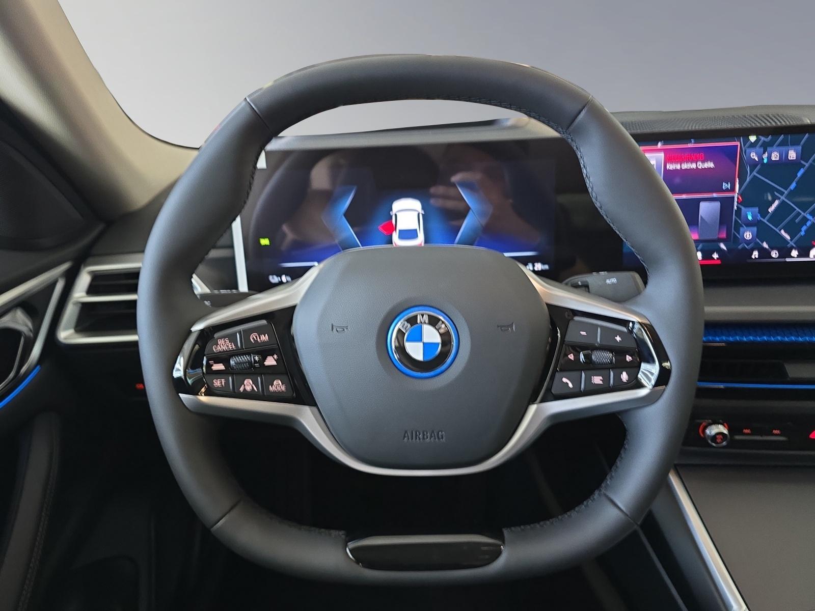 BMW i4 eDrive 35-image-10