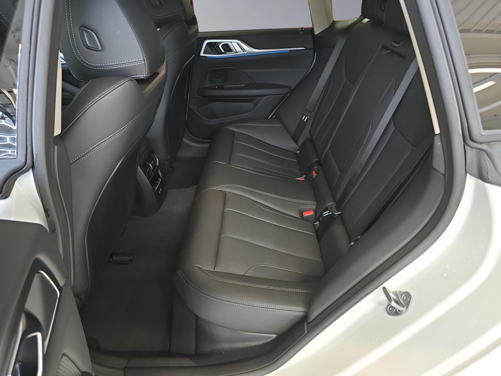 BMW i4 eDrive 35-image-12