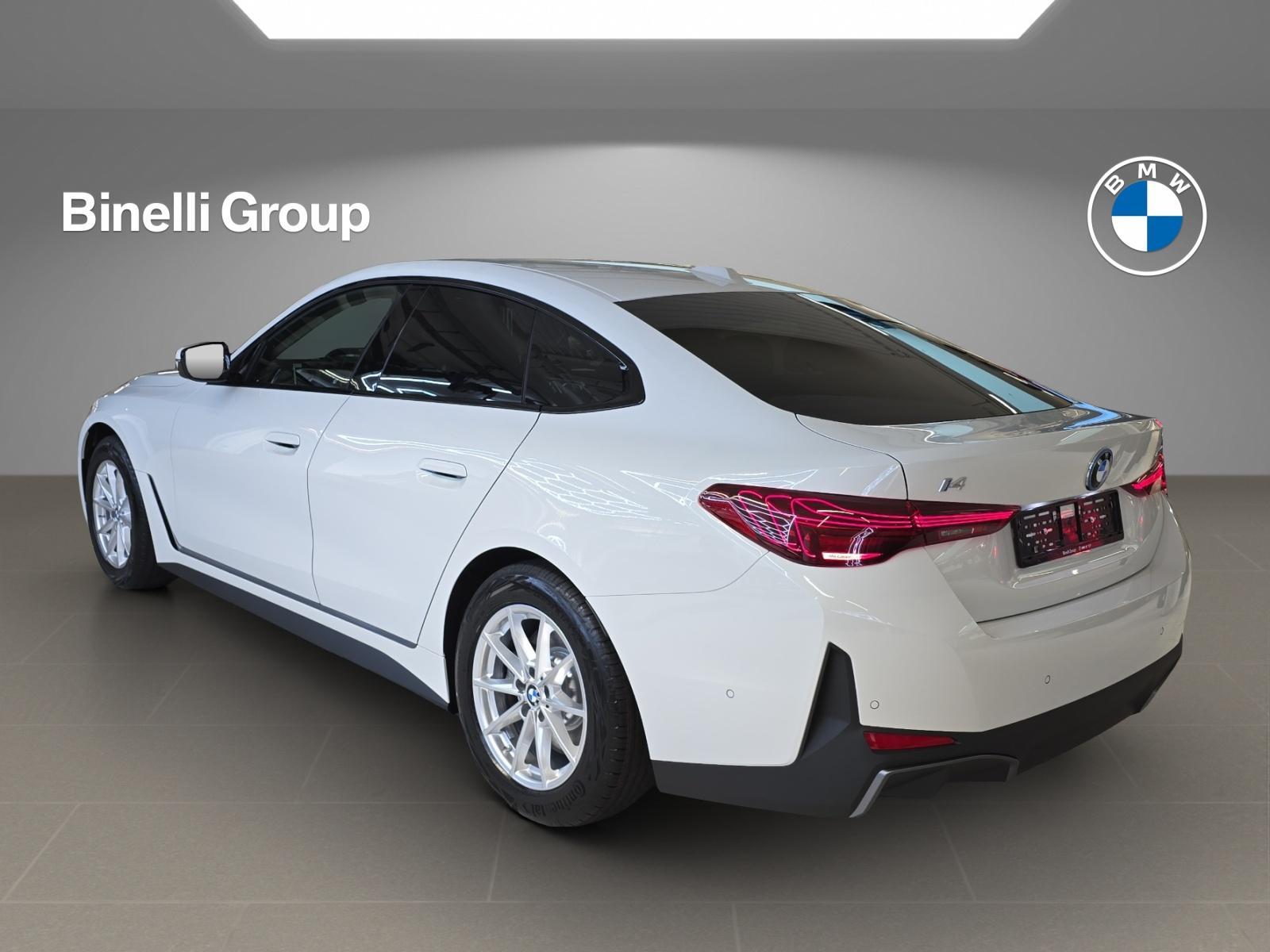 BMW i4 eDrive 35-showroom-element-3