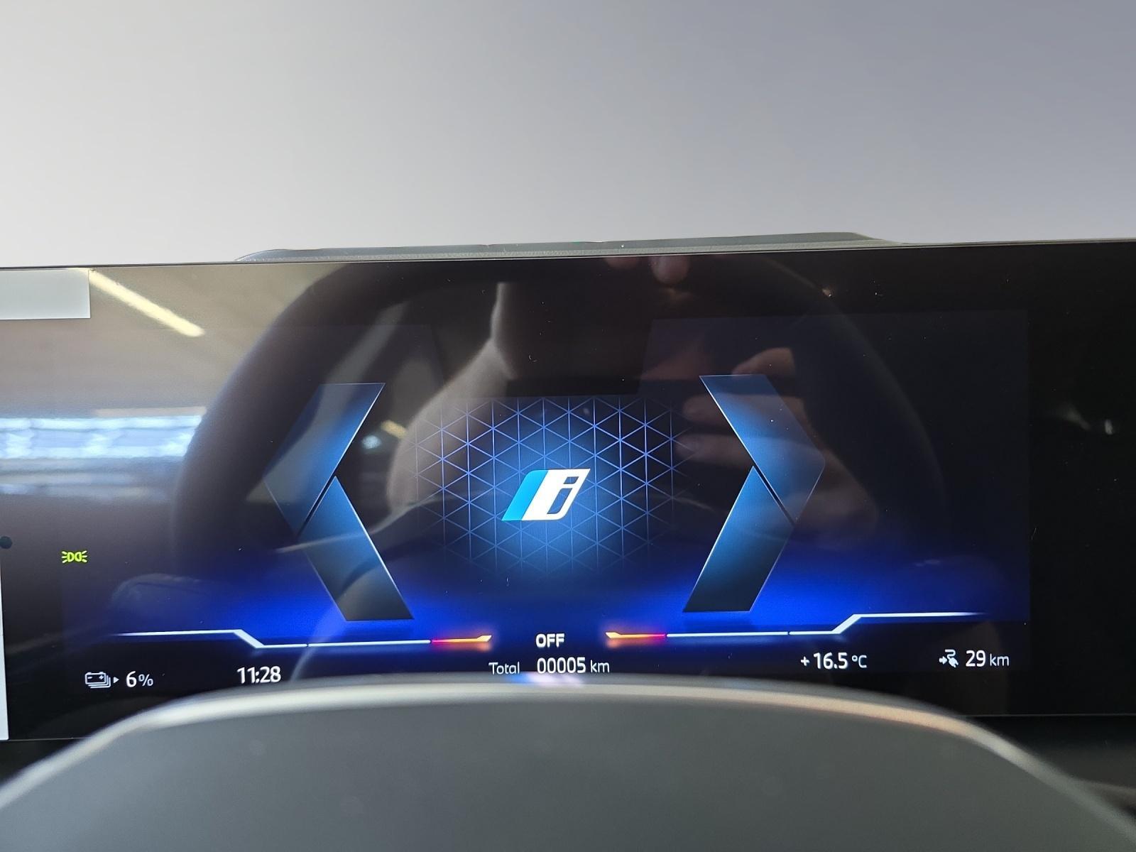 BMW i4 eDrive 35-image-13