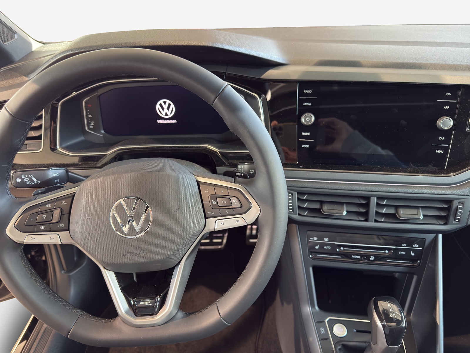 VW Taigo 1.0 TSI R-Line DSG-image-10