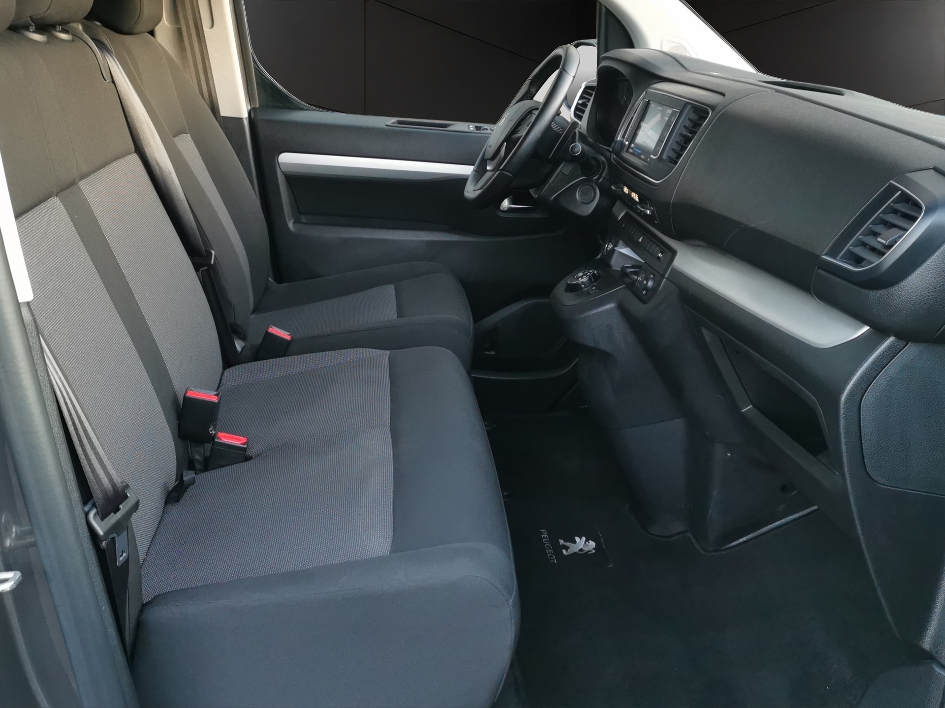 PEUGEOT Traveller 2.0 BlueHDi Business Standard EAT8-image-11