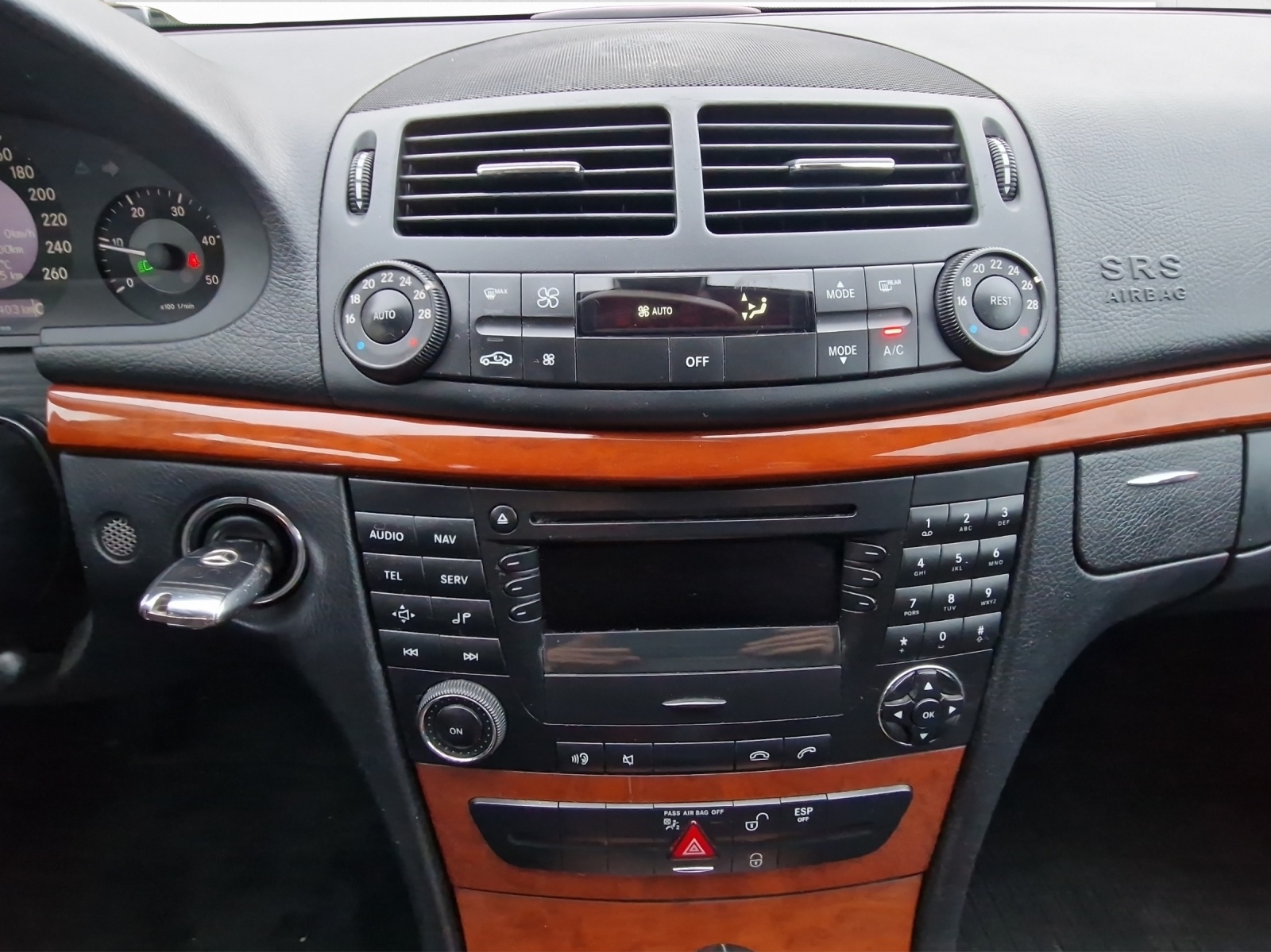 MERCEDES-BENZ E 220 CDI T-image-7