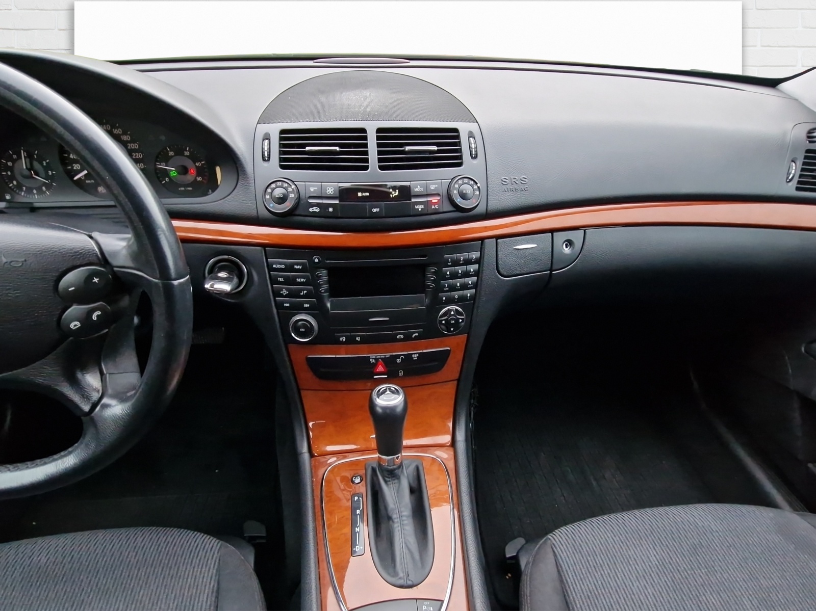 MERCEDES-BENZ E 220 CDI T-image-6