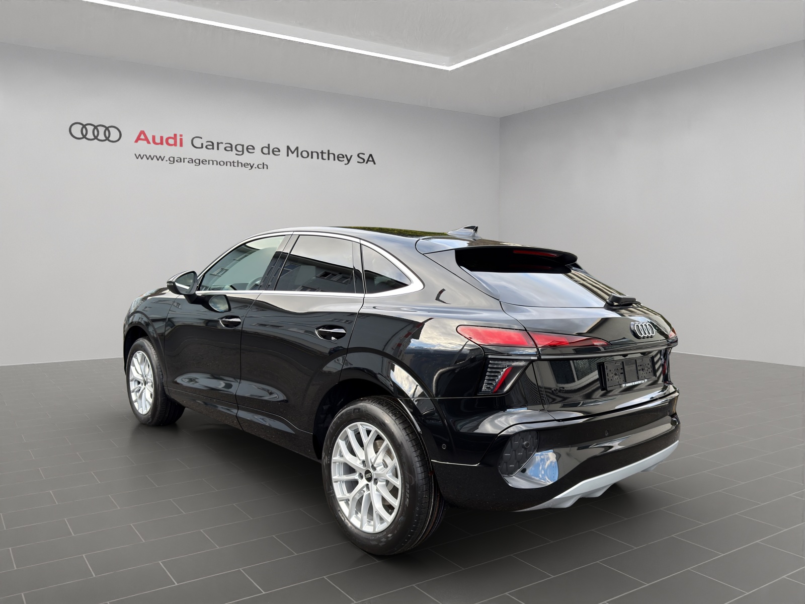 AUDI Q3 Sportback 110 kW TFSI S tronic-image-3