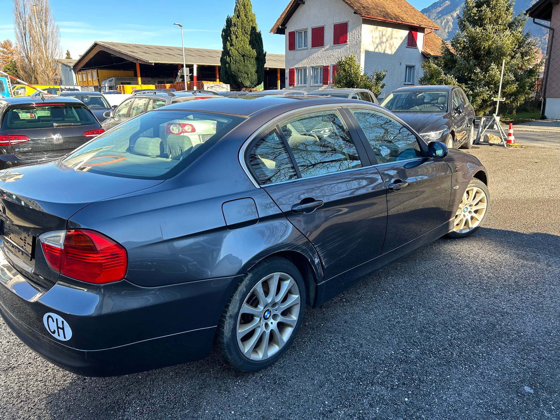 BMW 325xi-image-5