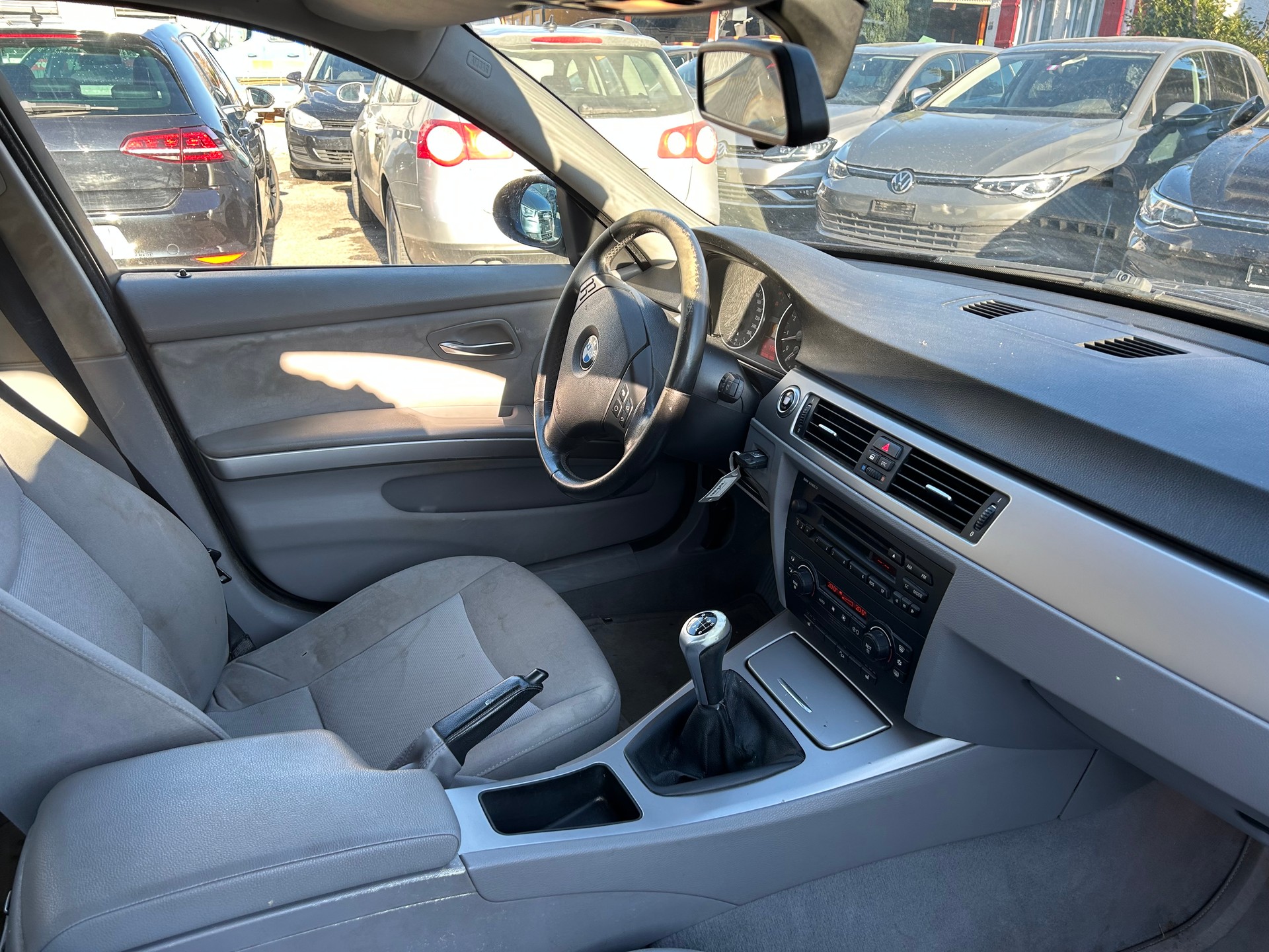 BMW 325xi-image-2