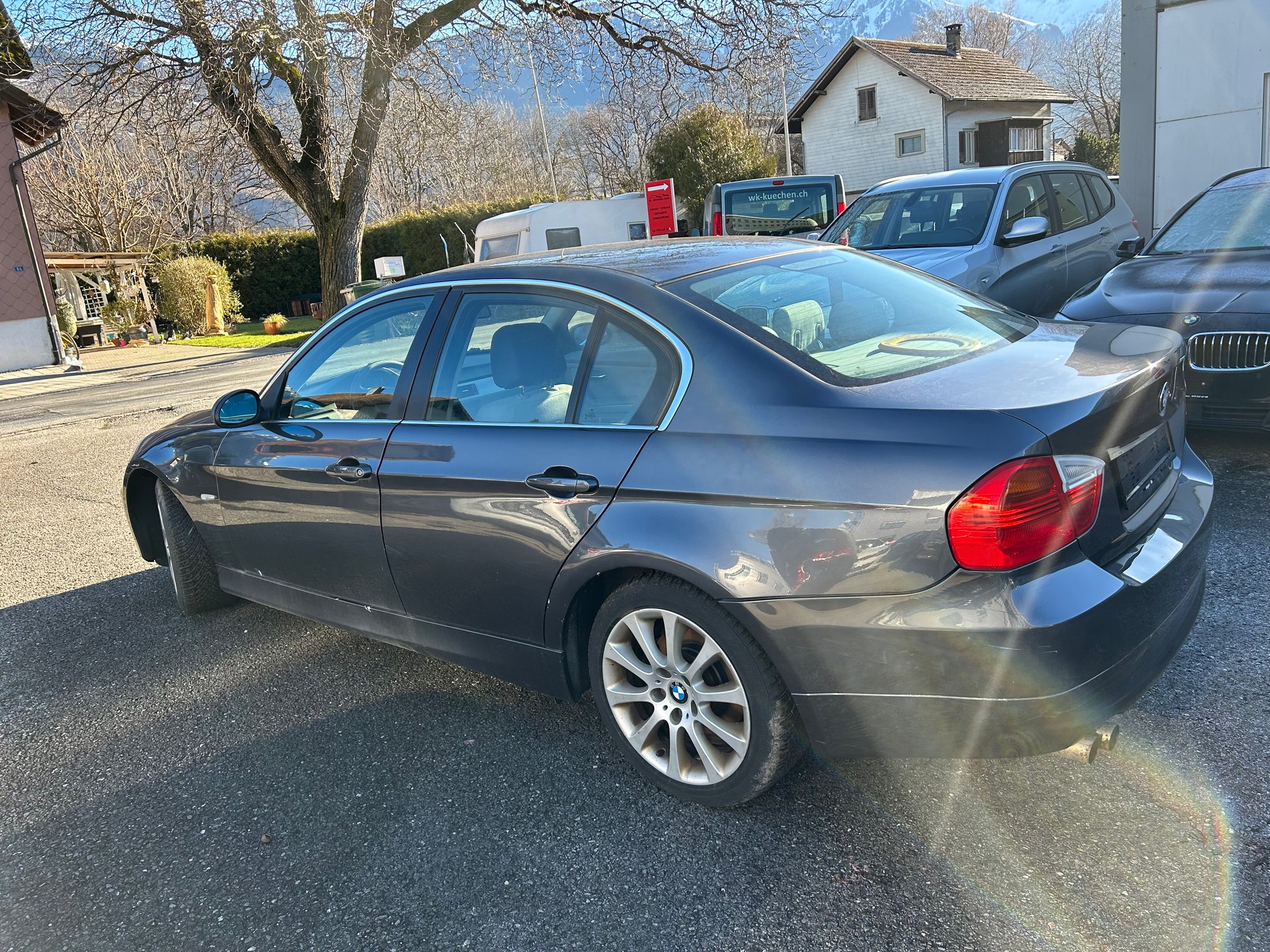 BMW 325xi-image-8