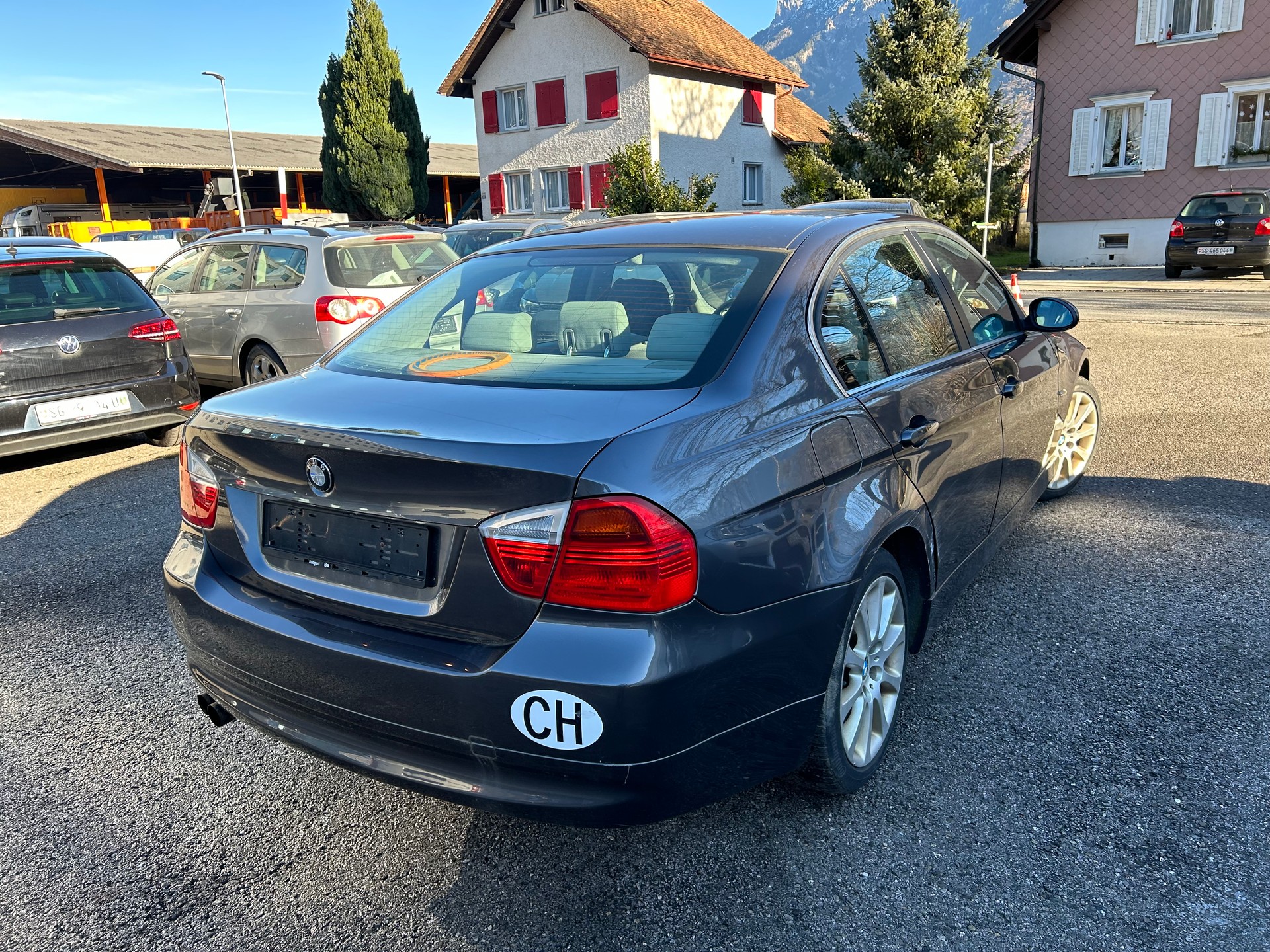 BMW 325xi-image-6
