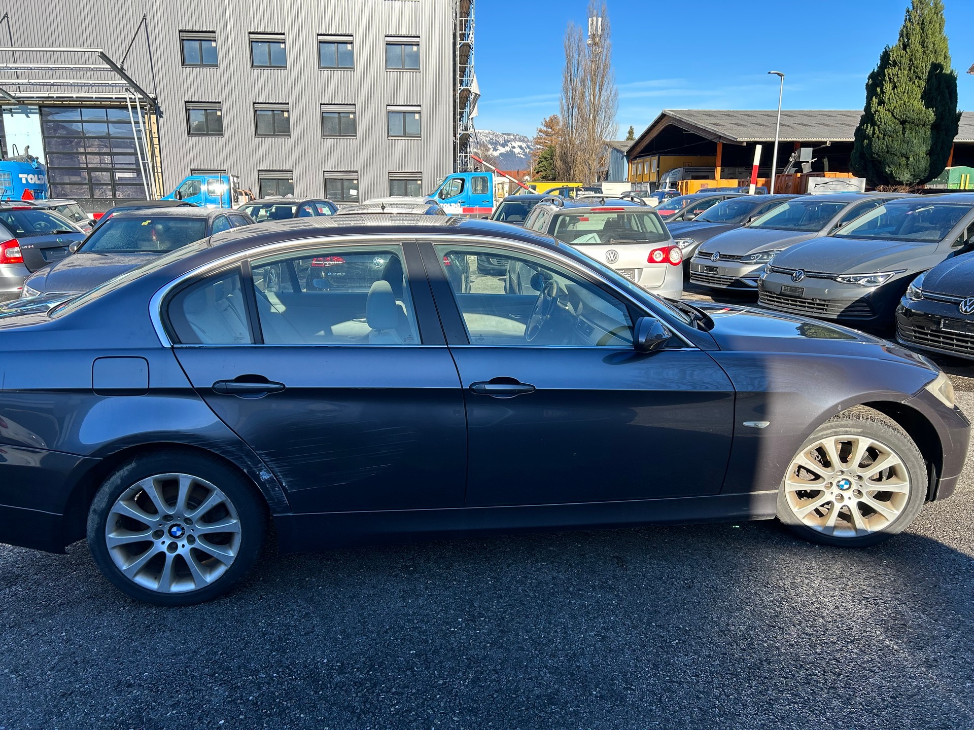 BMW 325xi-image-4
