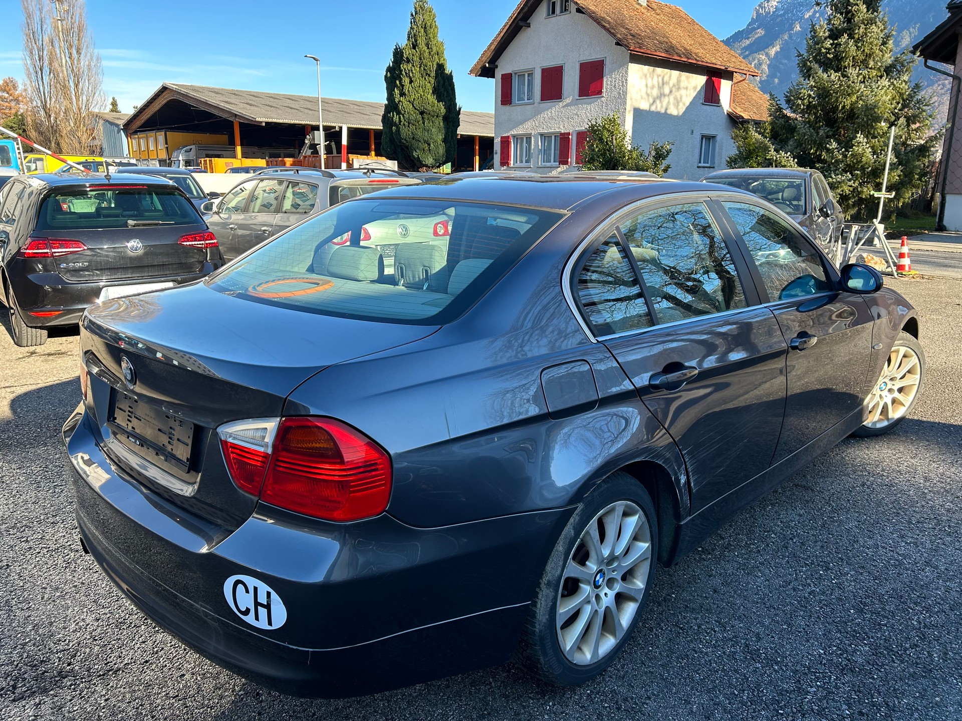 BMW 325xi-image-1