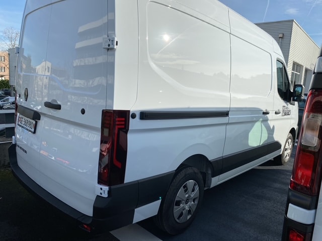 RENAULT Master T35 2.0 Blue dCi 150 L2H2 Advance-image-4