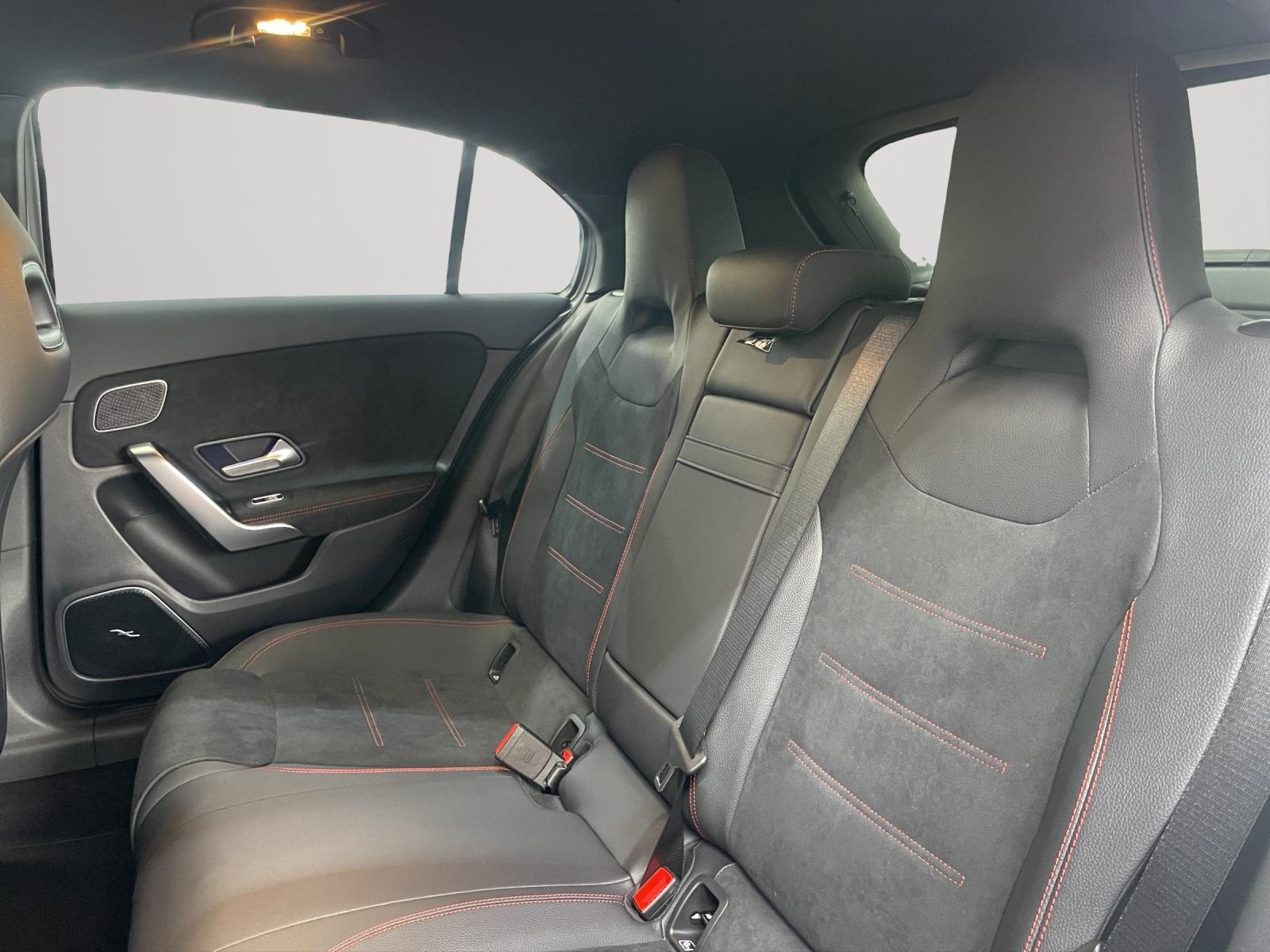 MERCEDES-BENZ A 250 e EQ Star AMG Line-image-7