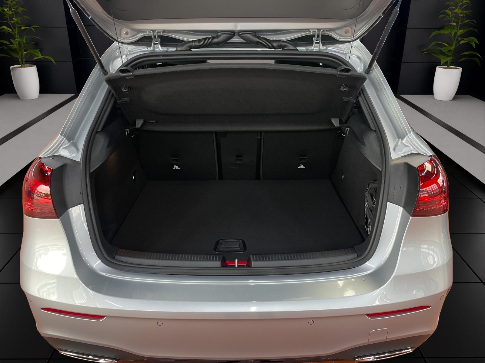 MERCEDES-BENZ A 250 e EQ Star AMG Line-image-8