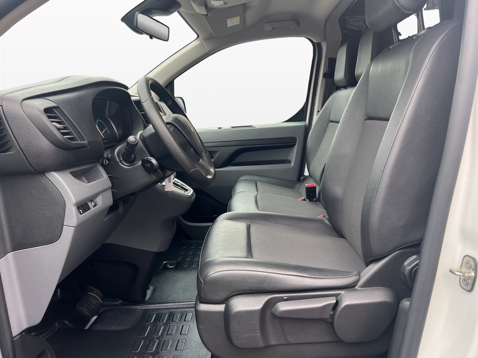PEUGEOT Expert 50 KWh Premium Standard-image-8