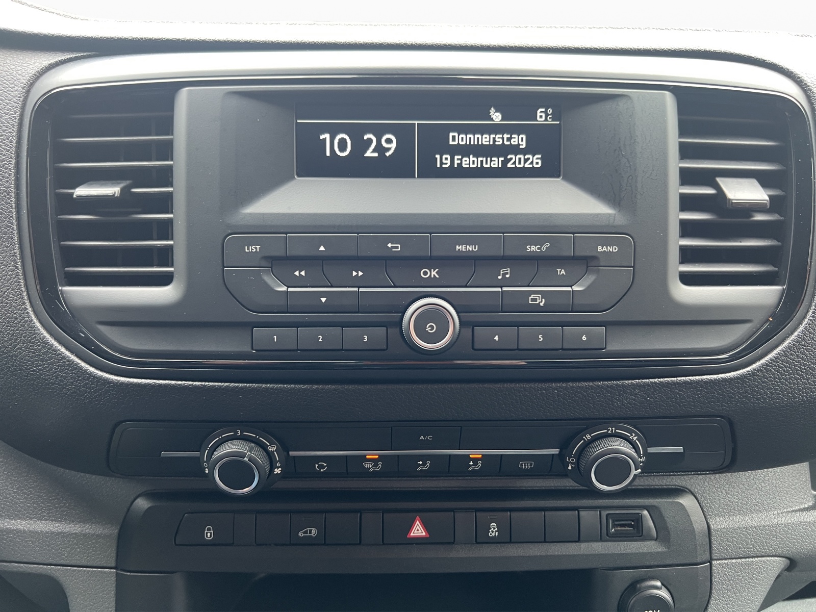 PEUGEOT Expert 50 KWh Premium Standard-image-13