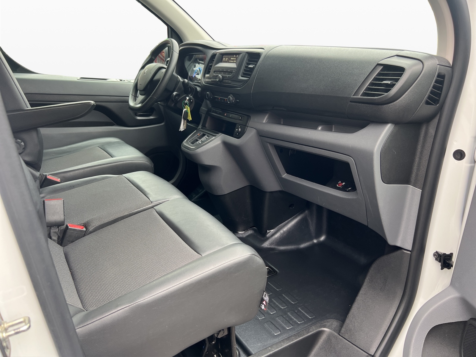 PEUGEOT Expert 50 KWh Premium Standard-image-17