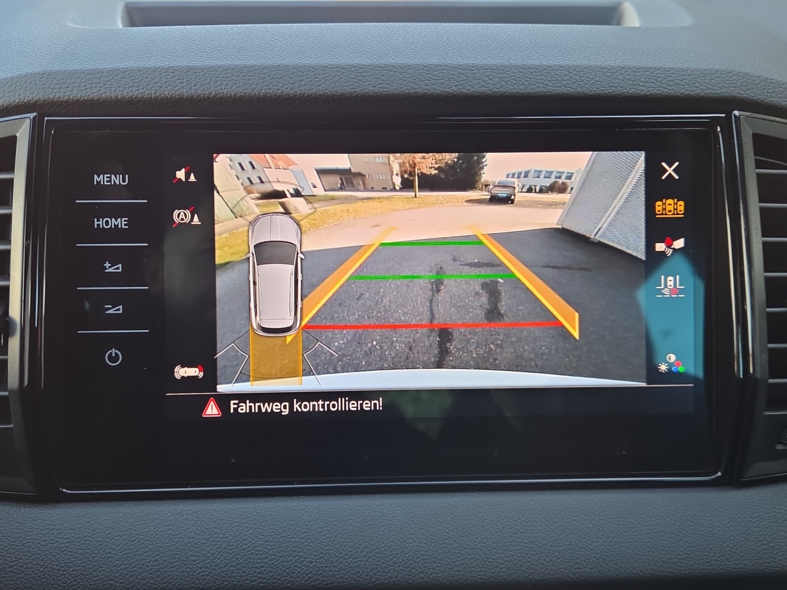 SKODA Karoq 2.0 TSI SportLine 4x4 DSG-image-14