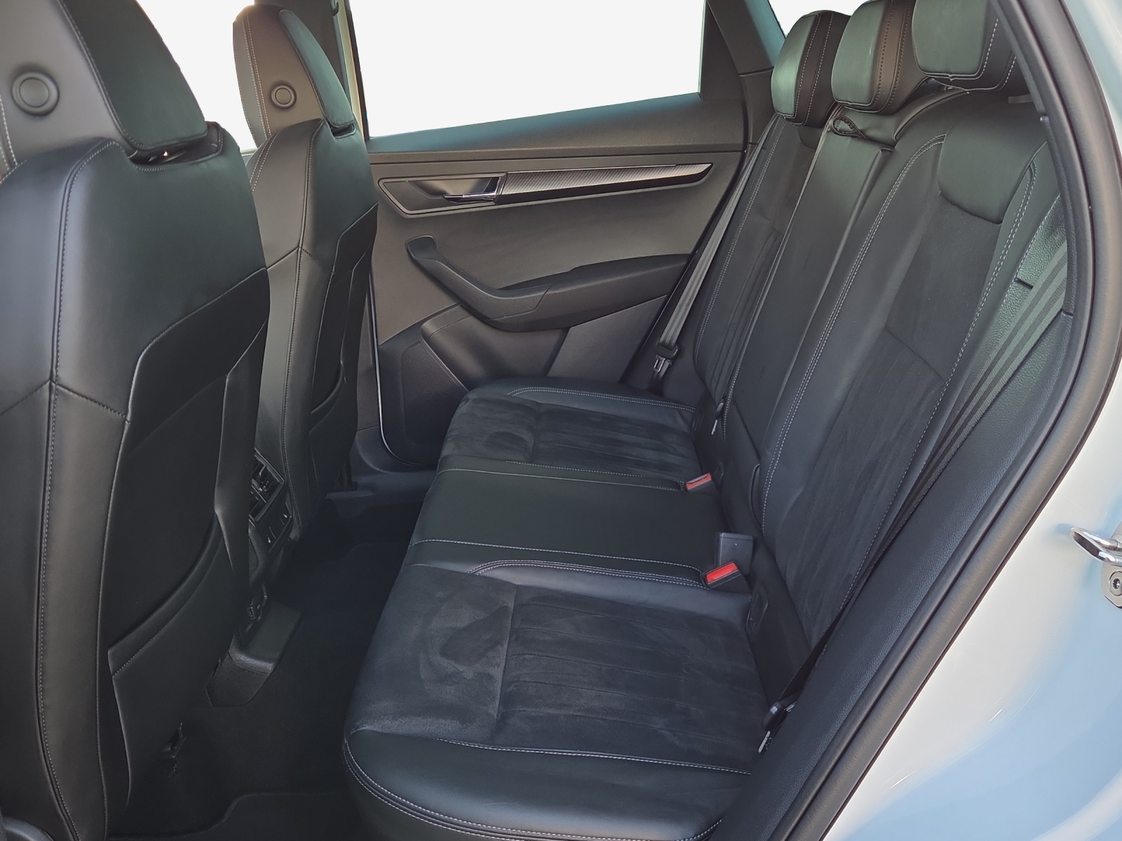 SKODA Karoq 2.0 TSI SportLine 4x4 DSG-image-11