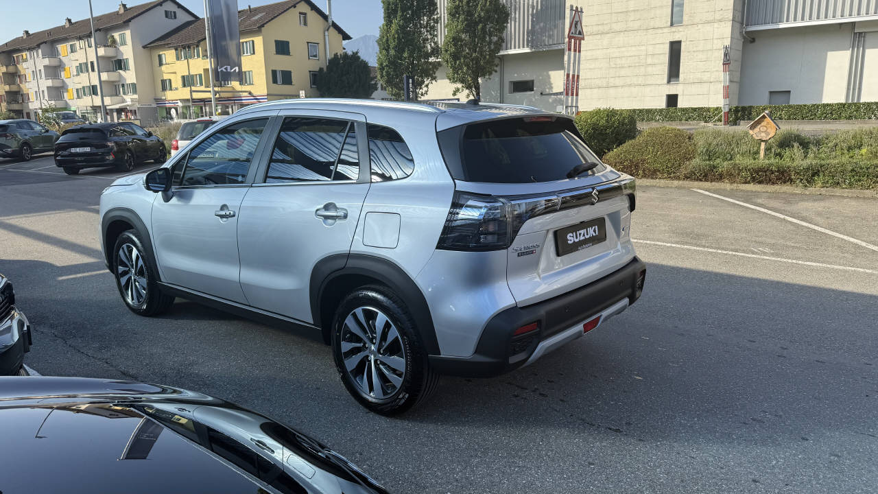 SUZUKI S-Cross 1.4 T Compact Top Hybrid 4x4-image-3