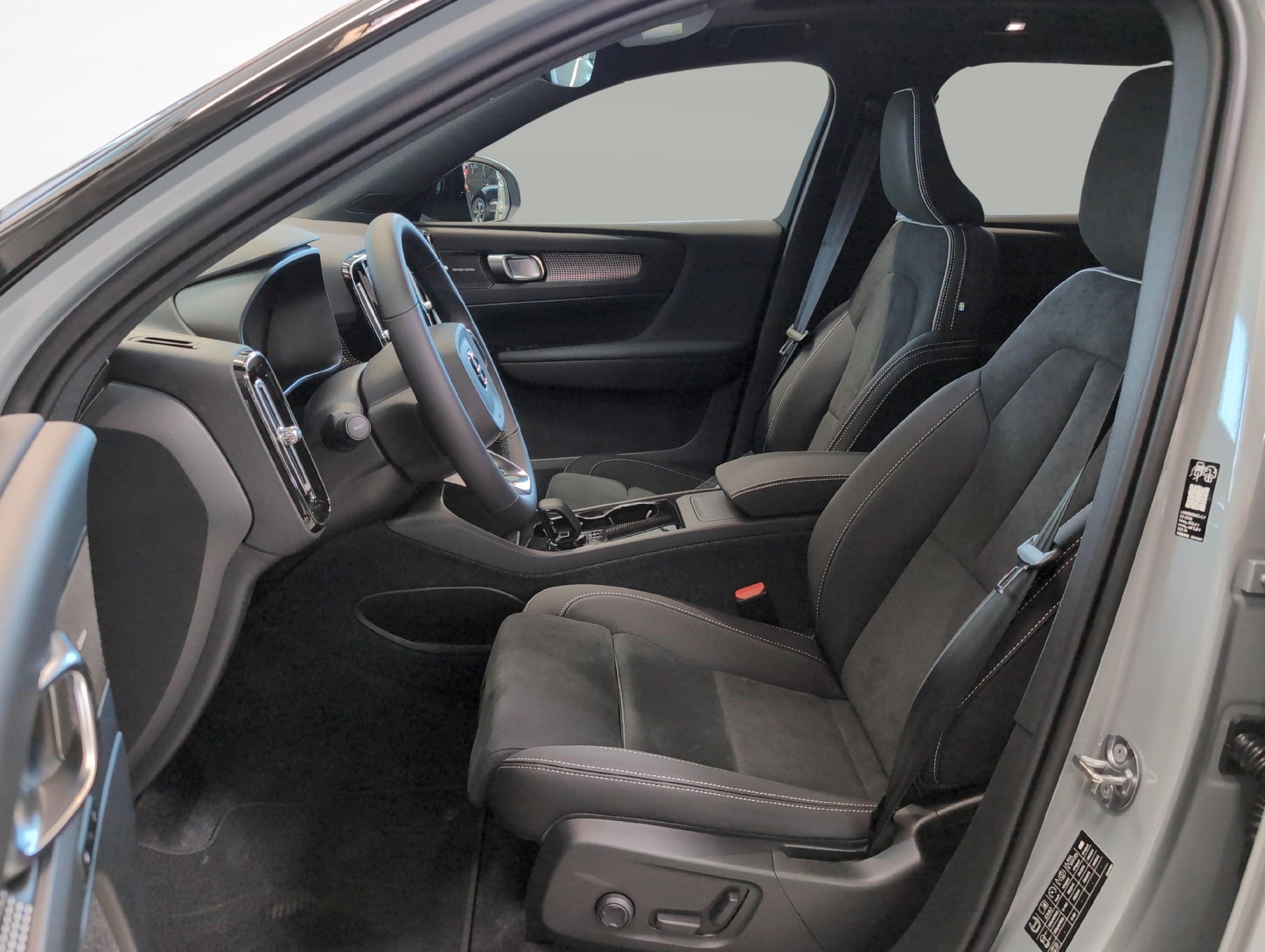 VOLVO EX40 Twin Ultra AWD-image-9