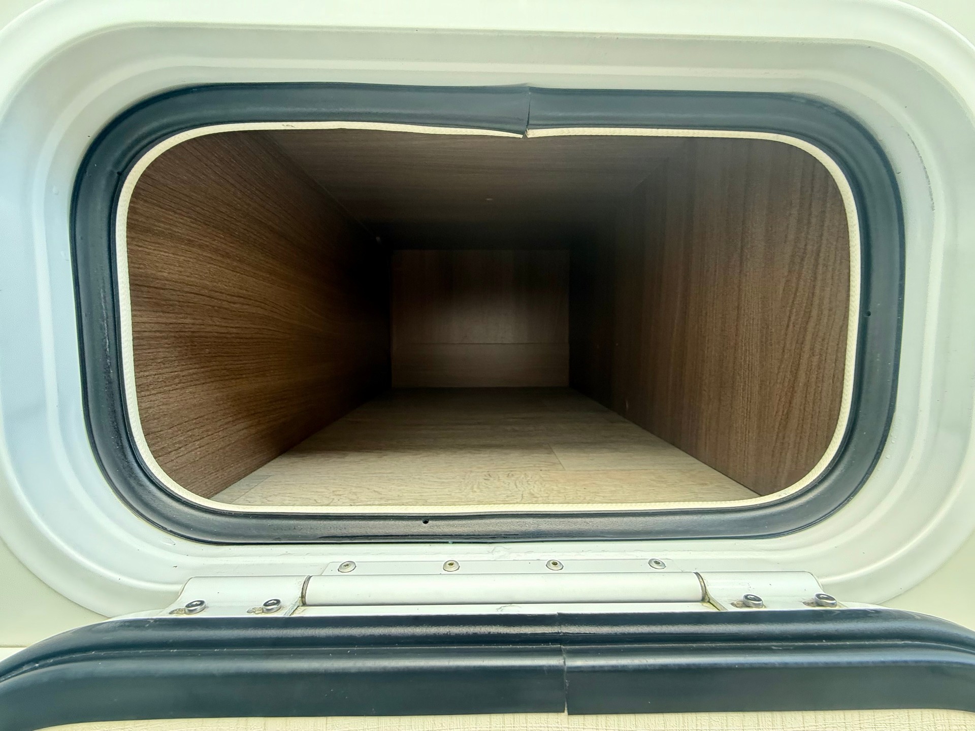 FORD Chausson 717 GA - Längsbetten - Klima-image-18