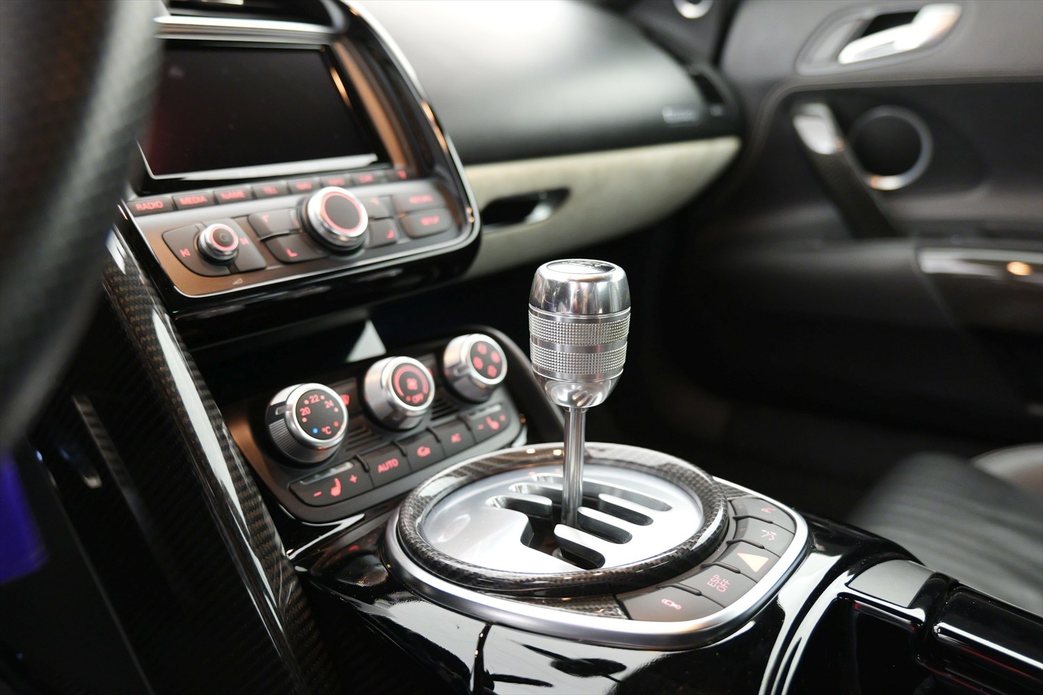 AUDI R8 Coupé 4.2-image-12