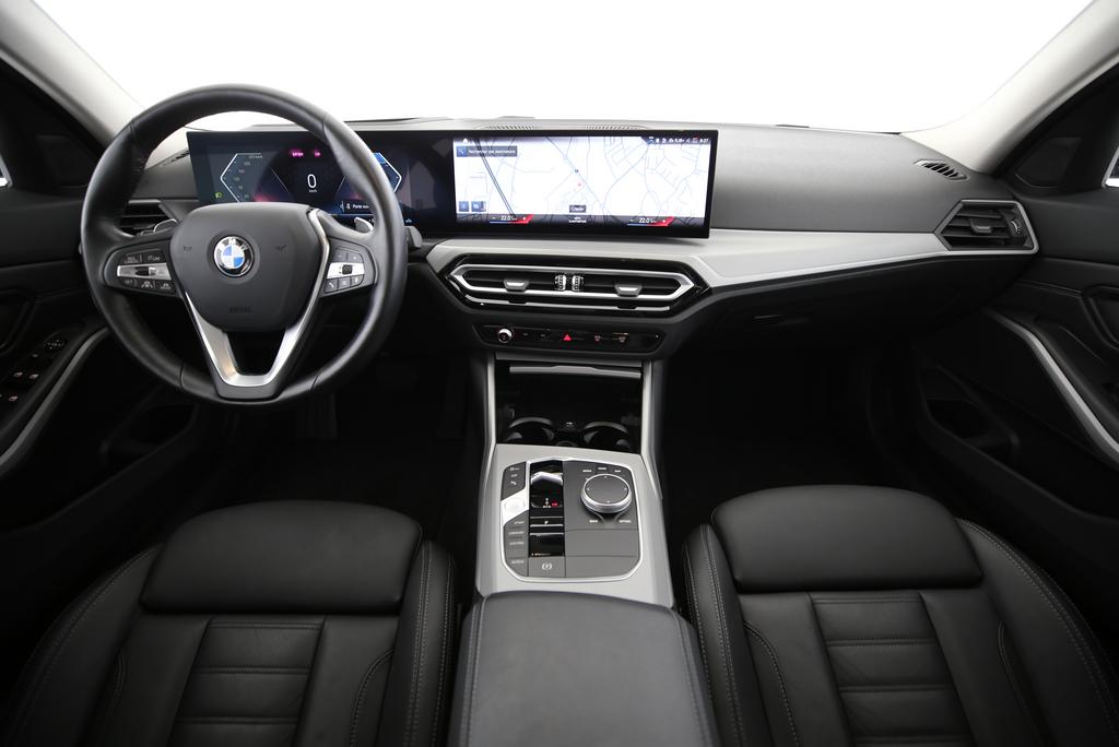 BMW 320d xDrive Touring-image-6