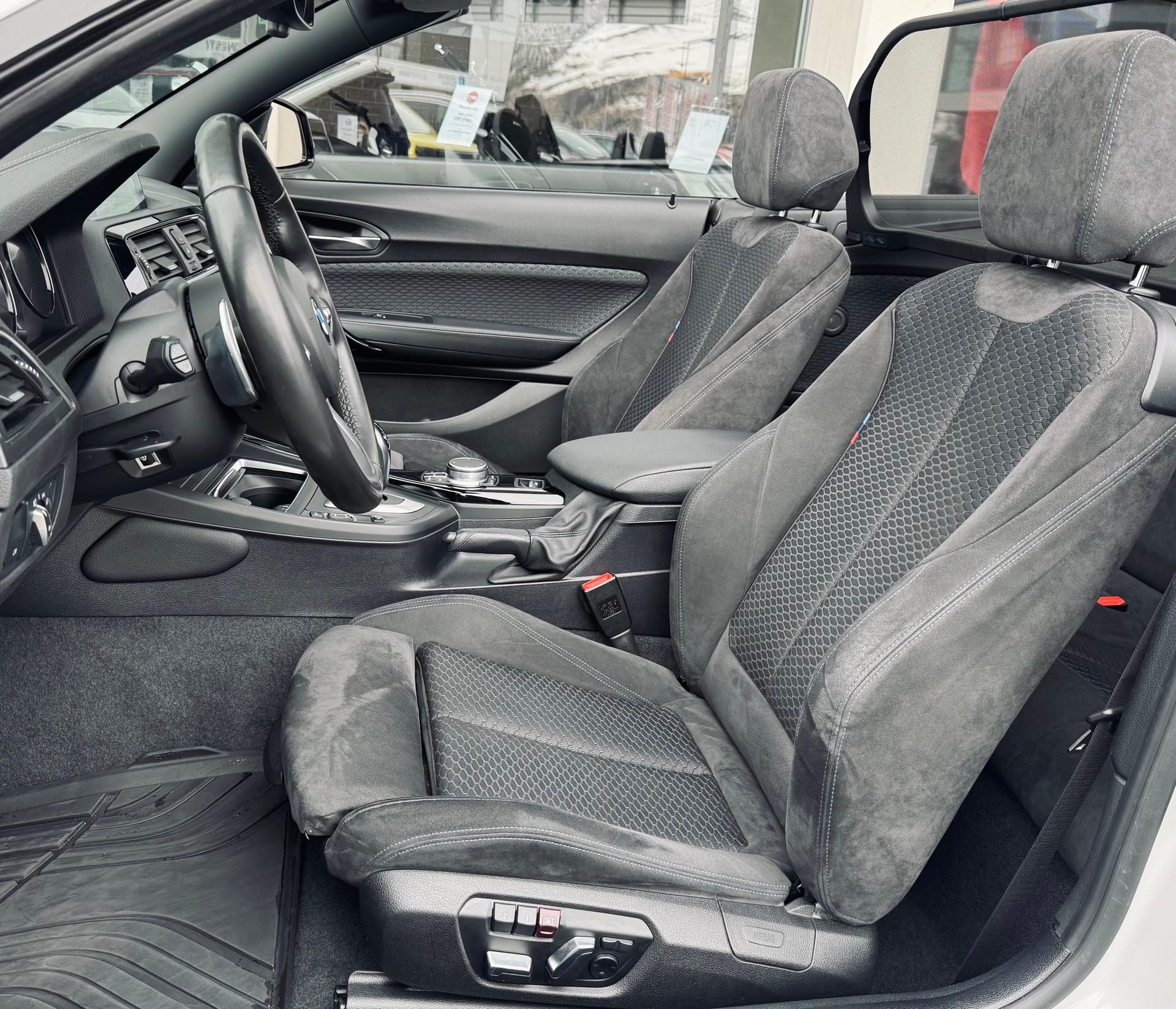 BMW M240i xDrive Steptronic-image-9