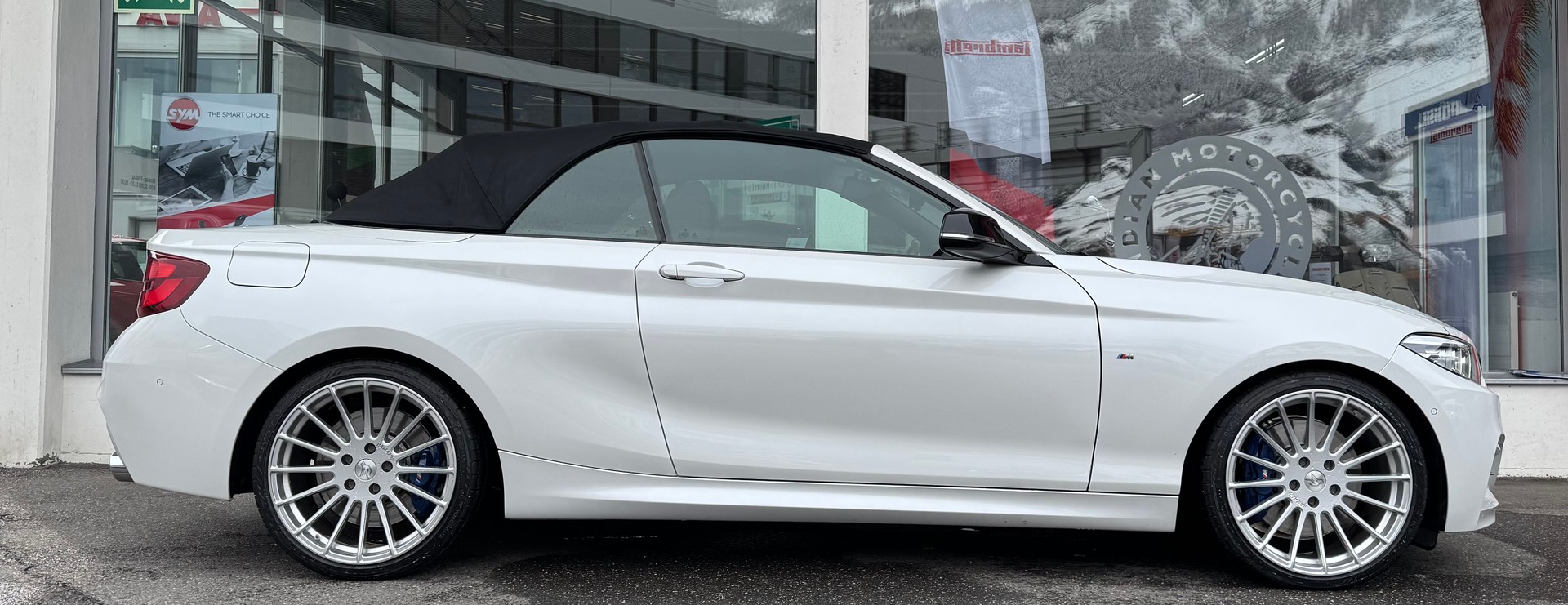 BMW M240i xDrive Steptronic-image-2