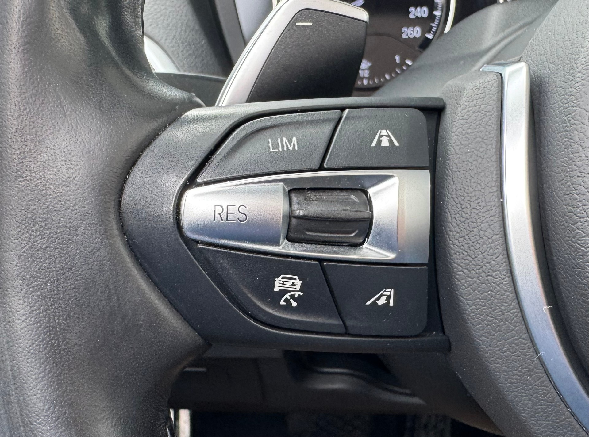 BMW M240i xDrive Steptronic-image-15