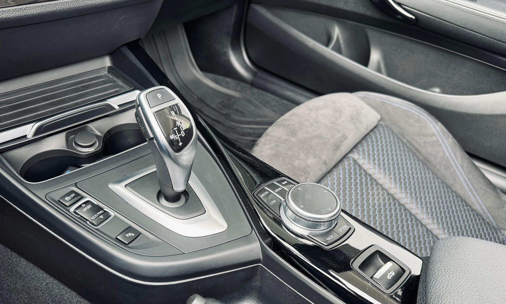 BMW M240i xDrive Steptronic-image-21
