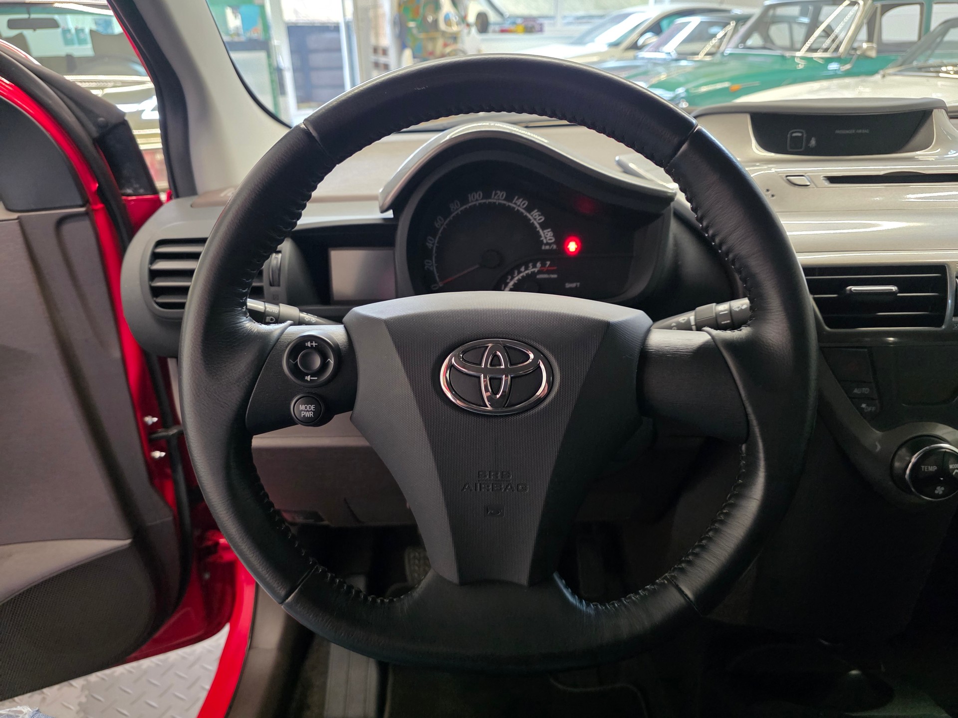 TOYOTA iQ 1.0 VVT-i Linea Terra-image-13