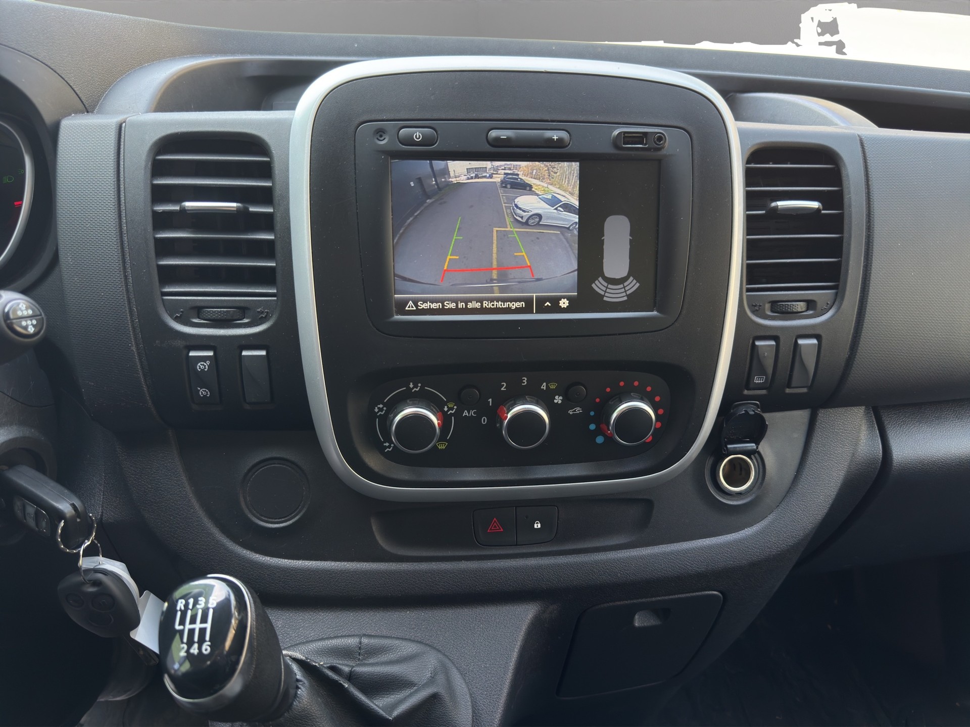 RENAULT Trafic 2.0 dCi 120 3.0t Business L1H1-image-10