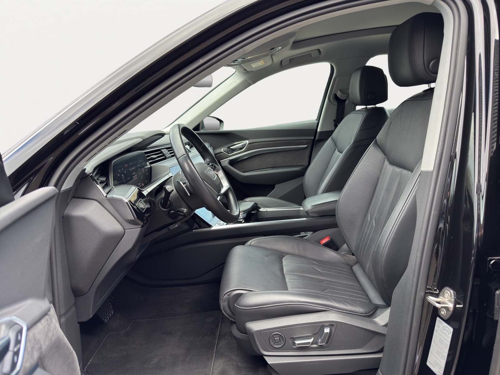 AUDI e-tron 55 Sportback quattro-image-4