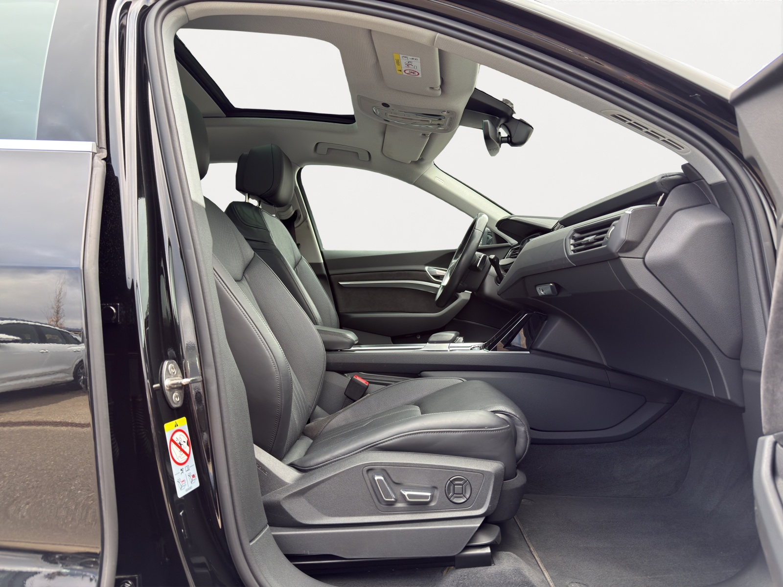 AUDI e-tron 55 Sportback quattro-image-6