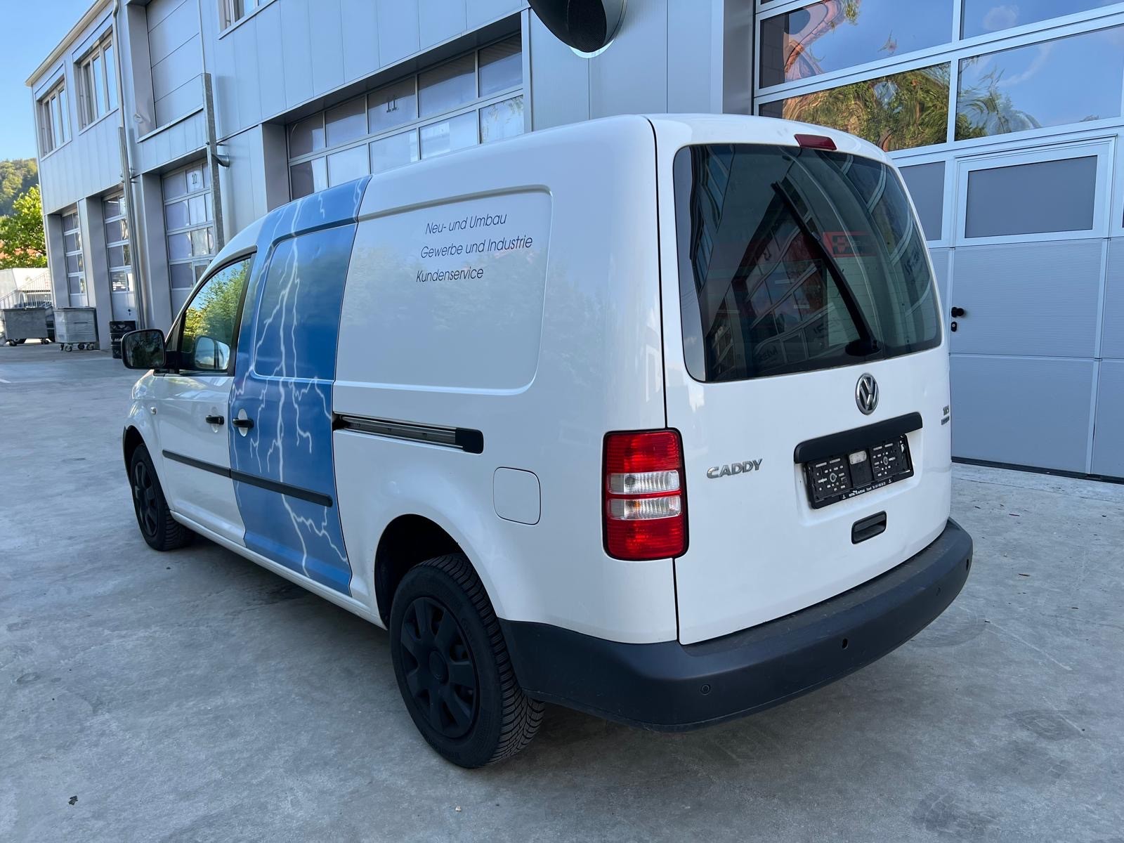 VW Caddy Maxi 1.6 TDI Blue Motion Technology-image-6