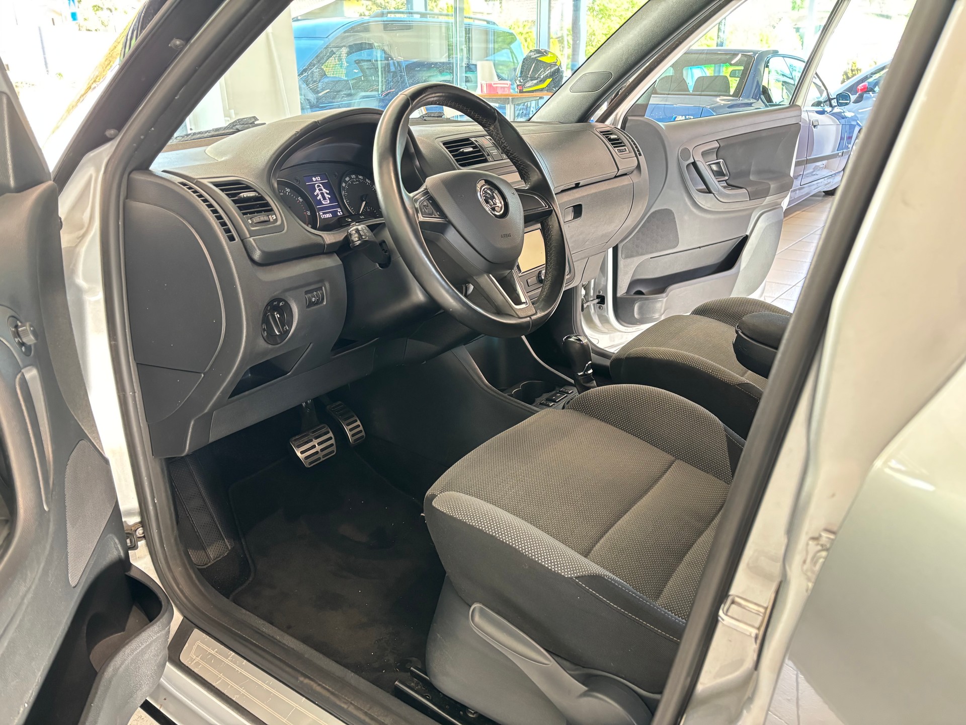 SKODA Fabia 1.2 TSI Monte Carlo DSG-image-7