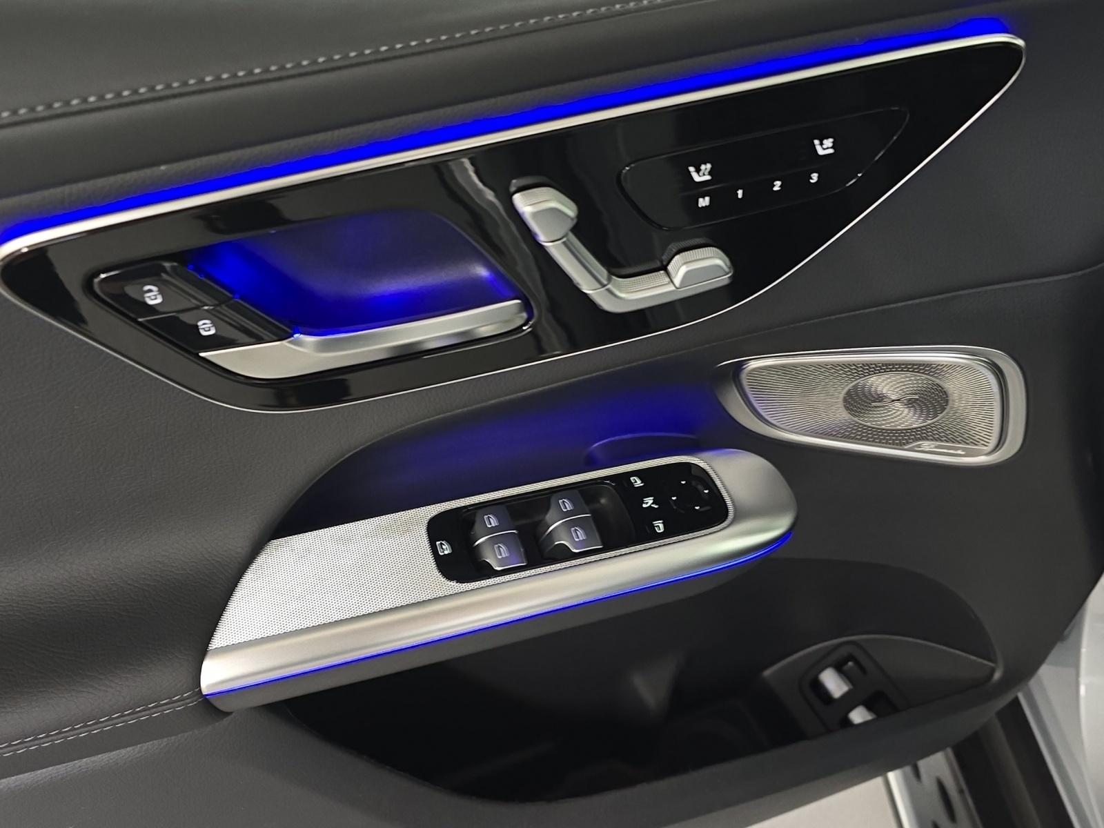 MERCEDES-BENZ GLC 400 e AMG Line 4Matic EQ Star-image-6