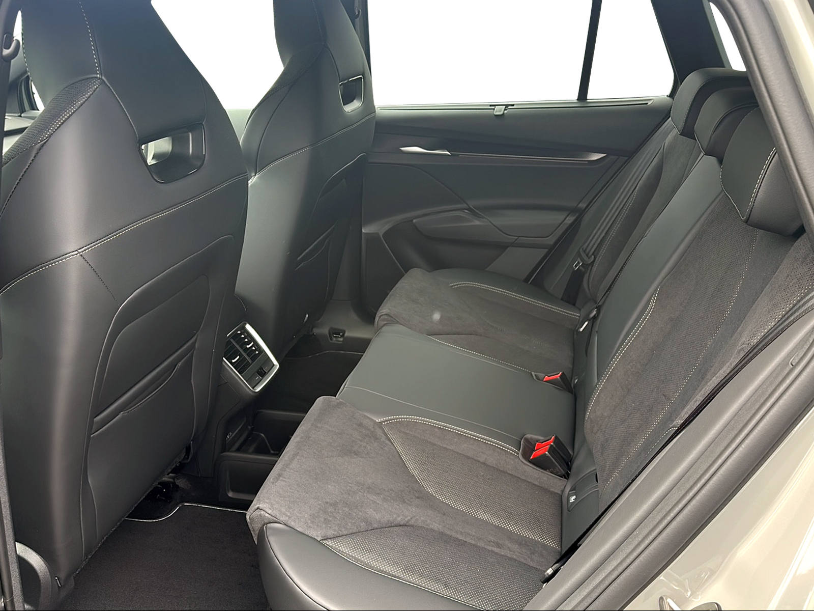 SKODA Elroq 85x Sportline 4x4-image-5