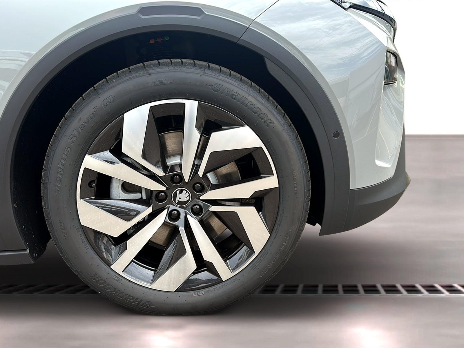 SKODA Elroq 85x Sportline 4x4-image-8