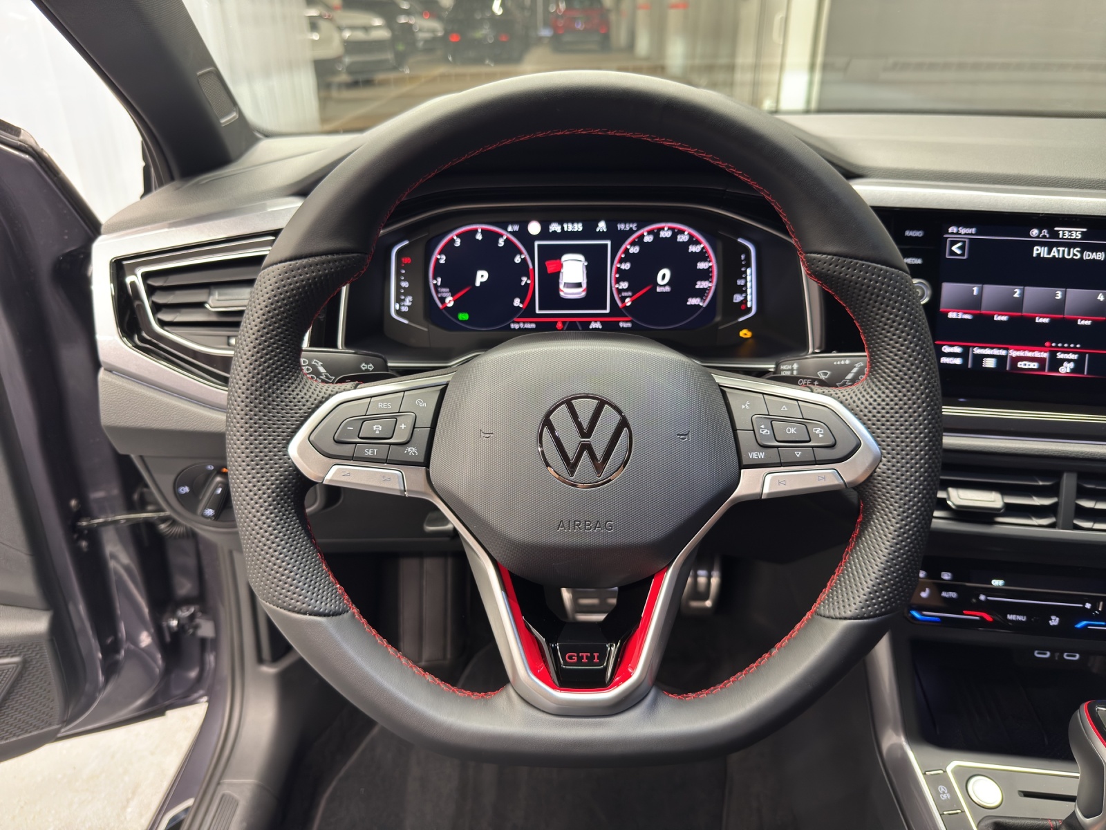 VW Polo 2.0 TSI GTI DSG-image-13