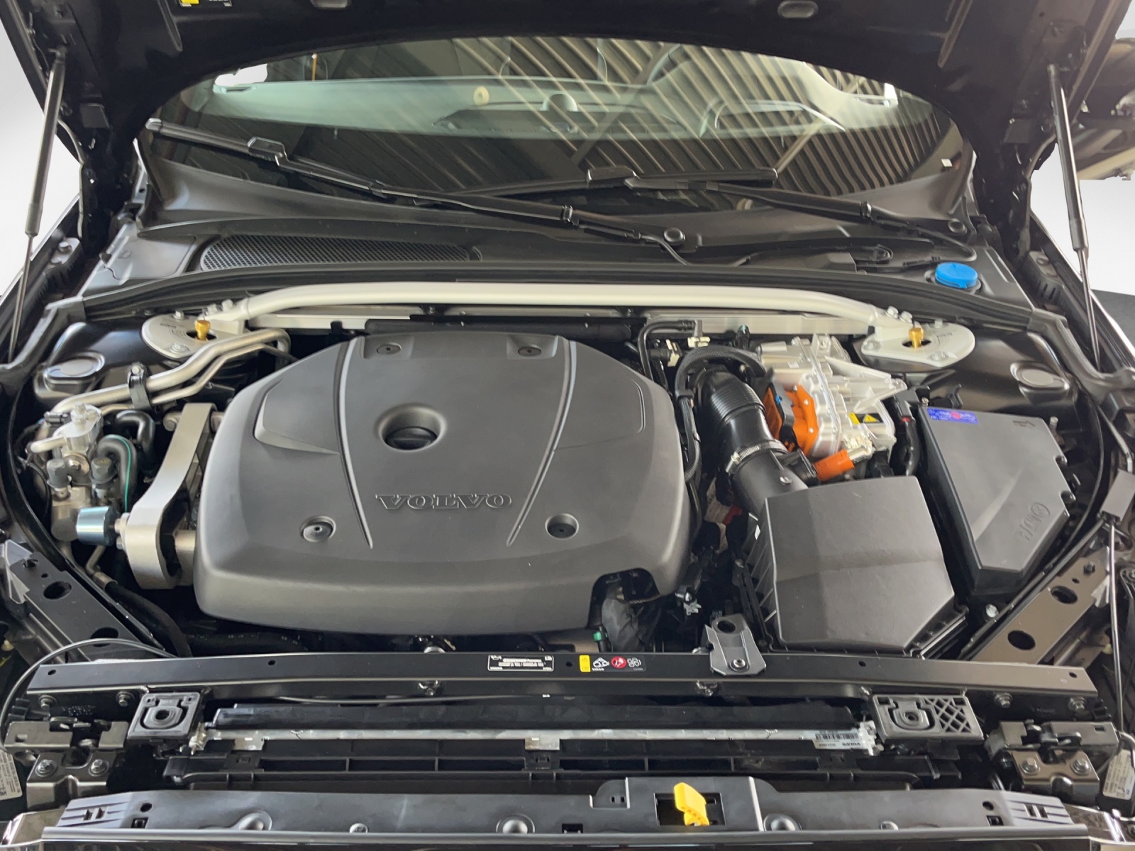 VOLVO S60 2.0 T8 TE Polestar eAWD-image-15