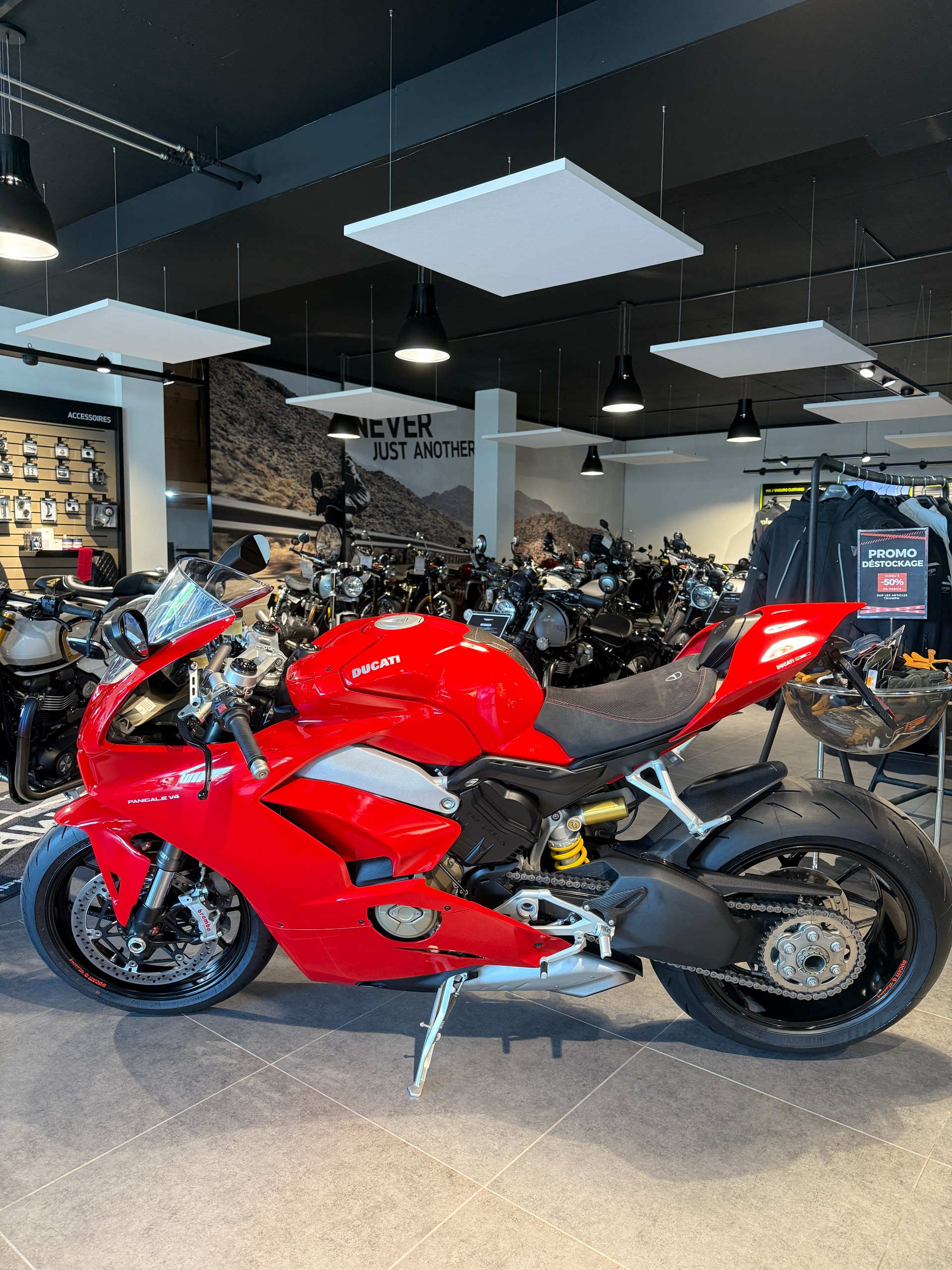 DUCATI Panigale 1103 V4-showroom-element-1