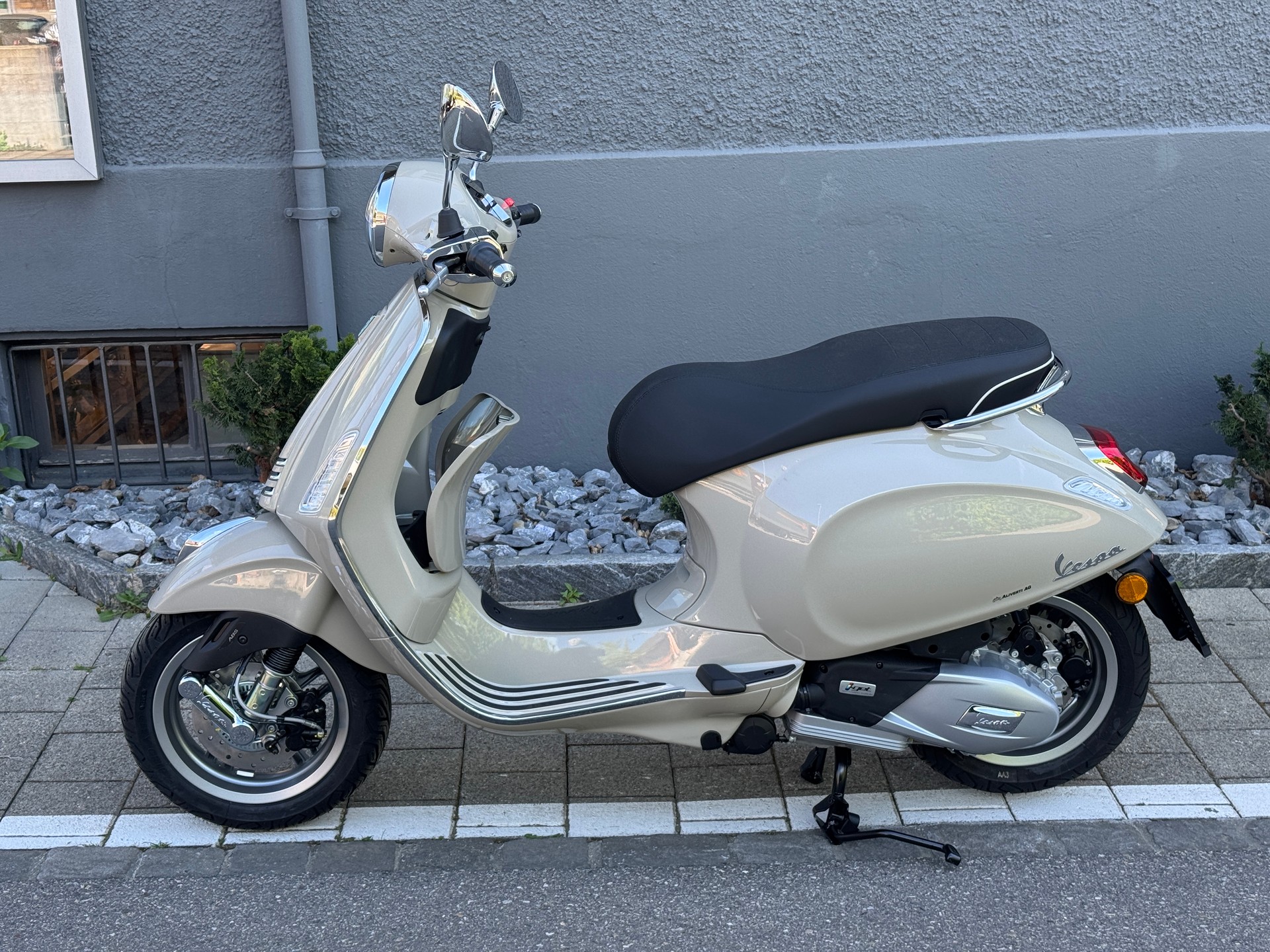 PIAGGIO Vespa 125 Primavera 2026 Keyless Go & LCD Display-showroom-element-1