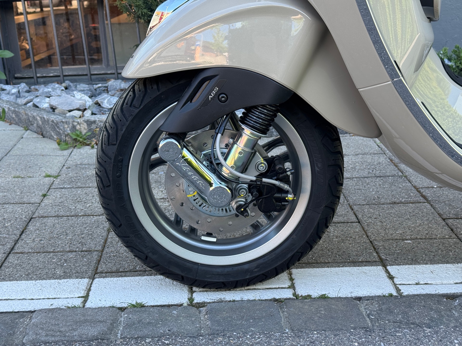 PIAGGIO Vespa 125 Primavera 2026 Keyless Go & LCD Display-showroom-element-2