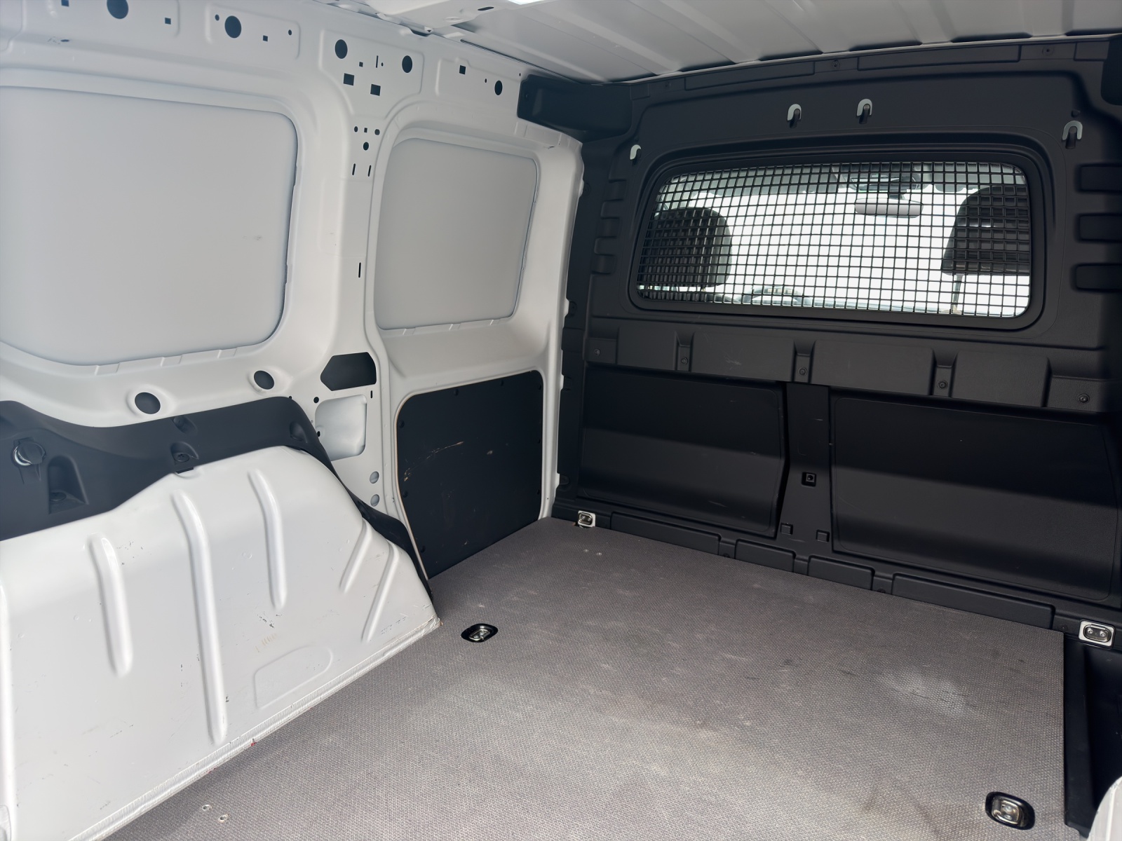 VW Caddy Cargo 2.0TDI 4Motion-image-14