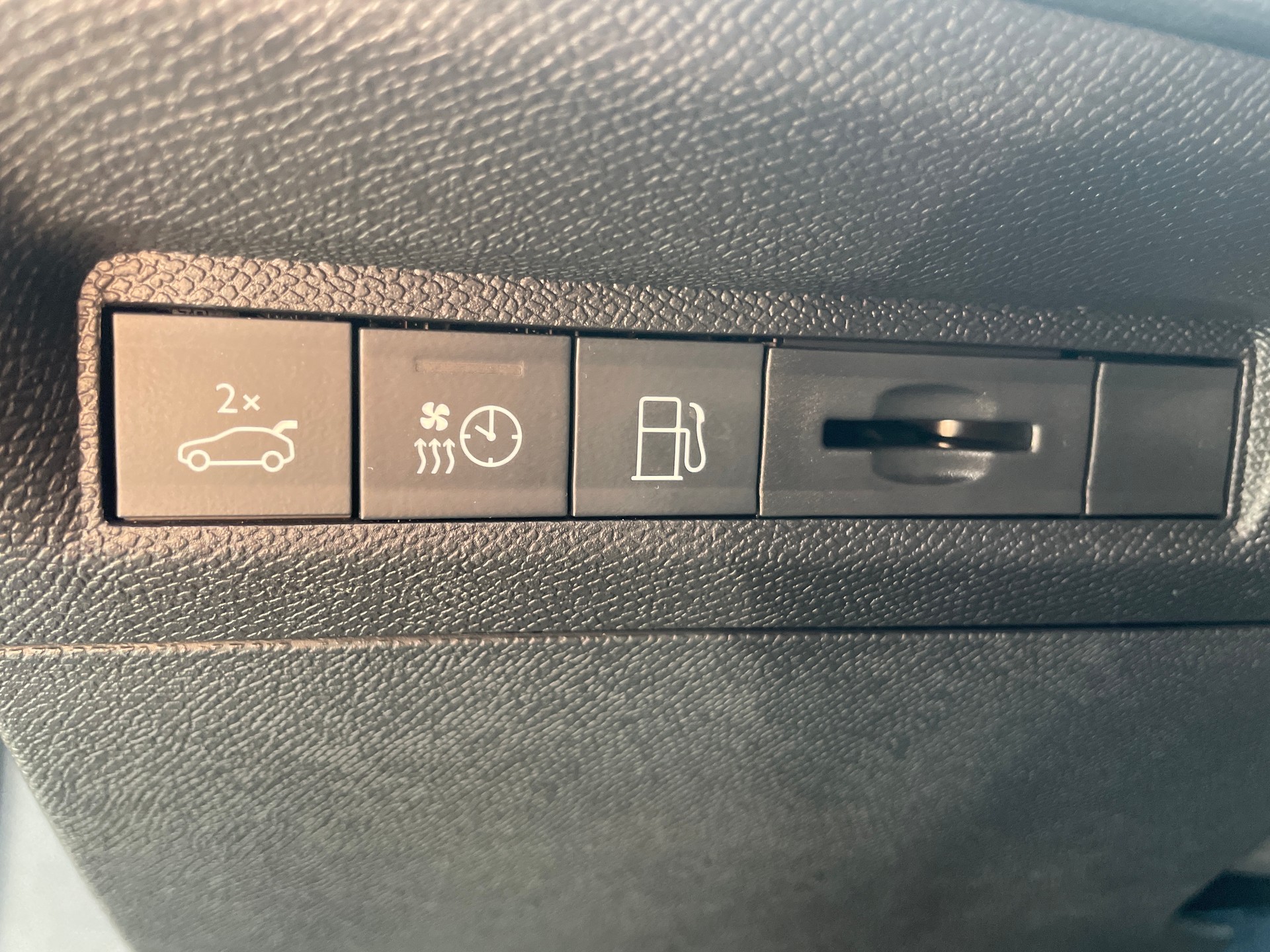 PEUGEOT 308 SW 1.6 PHEV 225 GT-image-17