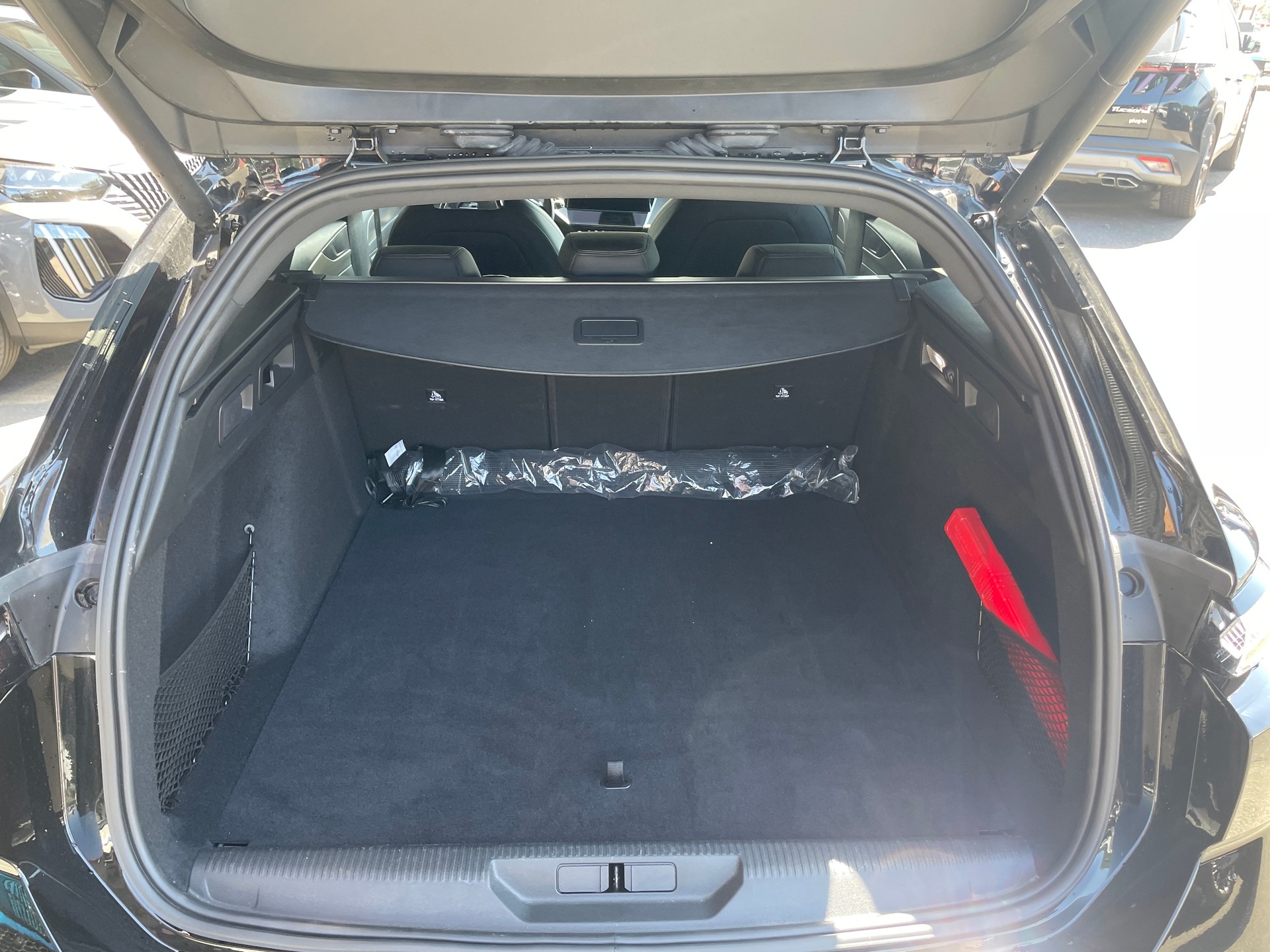PEUGEOT 308 SW 1.6 PHEV 225 GT-image-5