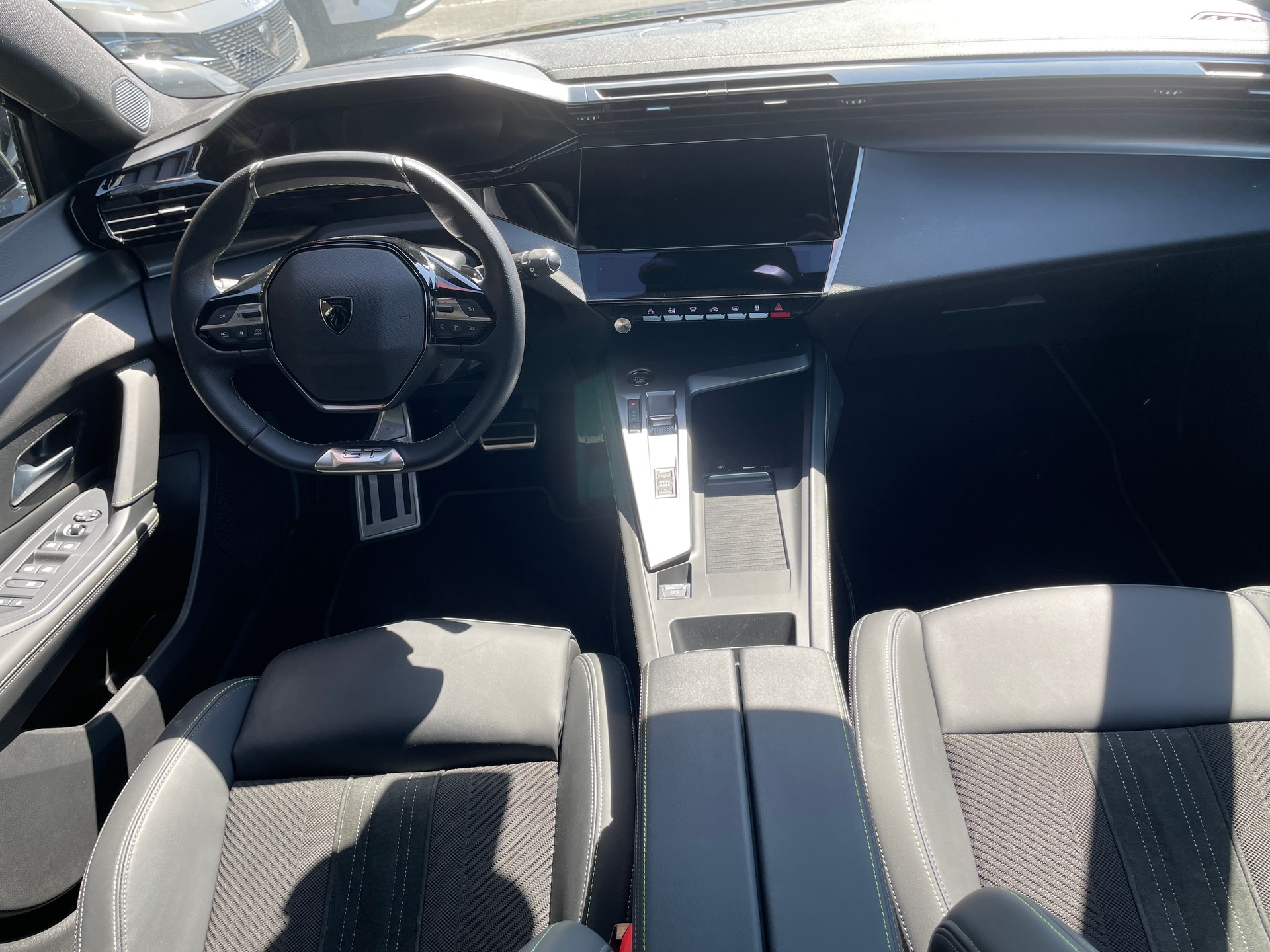 PEUGEOT 308 SW 1.6 PHEV 225 GT-image-9